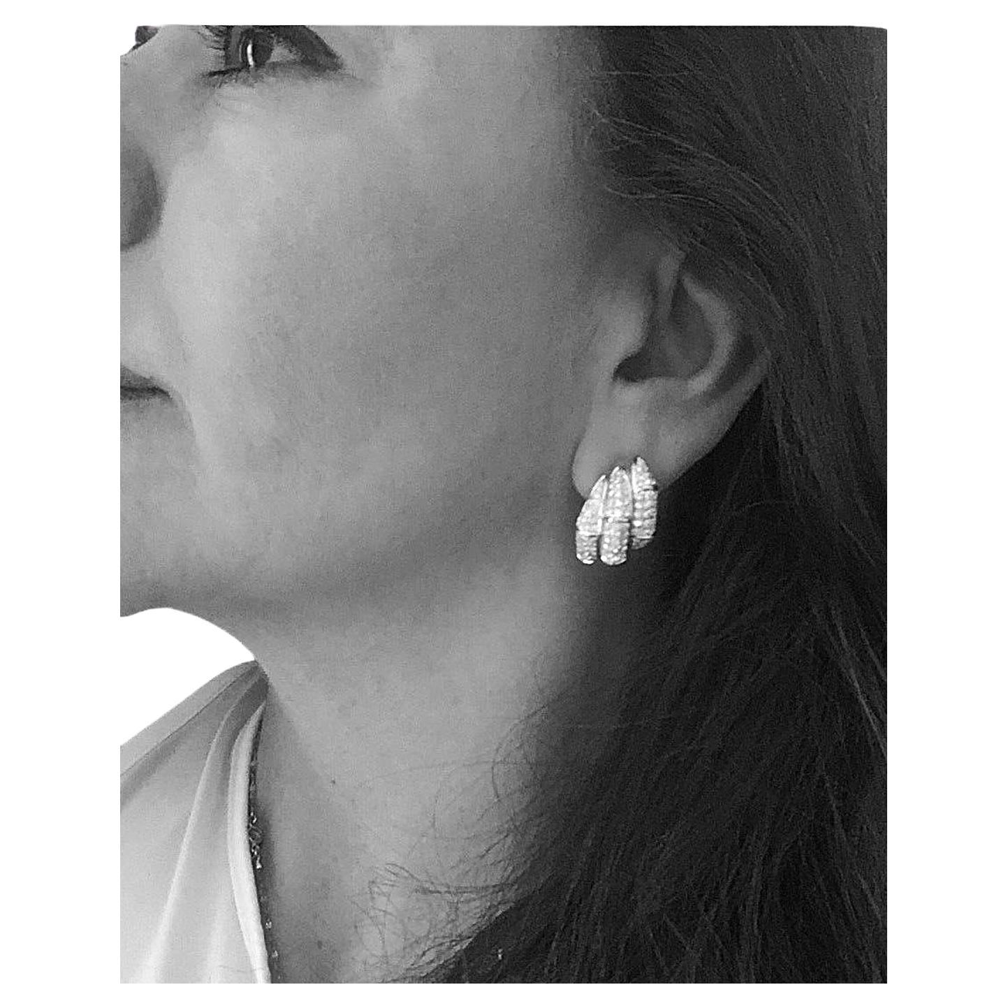 Stunning Clip-on Drop Earrings 4.00 Carat Diamond Earrings 18K White Gold
Total Diamond Weight: 4.0 Carat  E-F/VVS-VS1 
Earrings have a length of 25.4mm, Width of earrings measures 17.2mm at the widest point
Stamped: SALVINI 18K White Gold Full