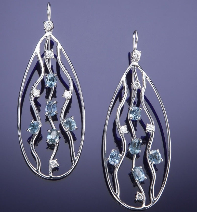 Contemporary Diamonds Blue Sapphires 18 Karat White Gold Drop Earrings Made In Italy For Sale
