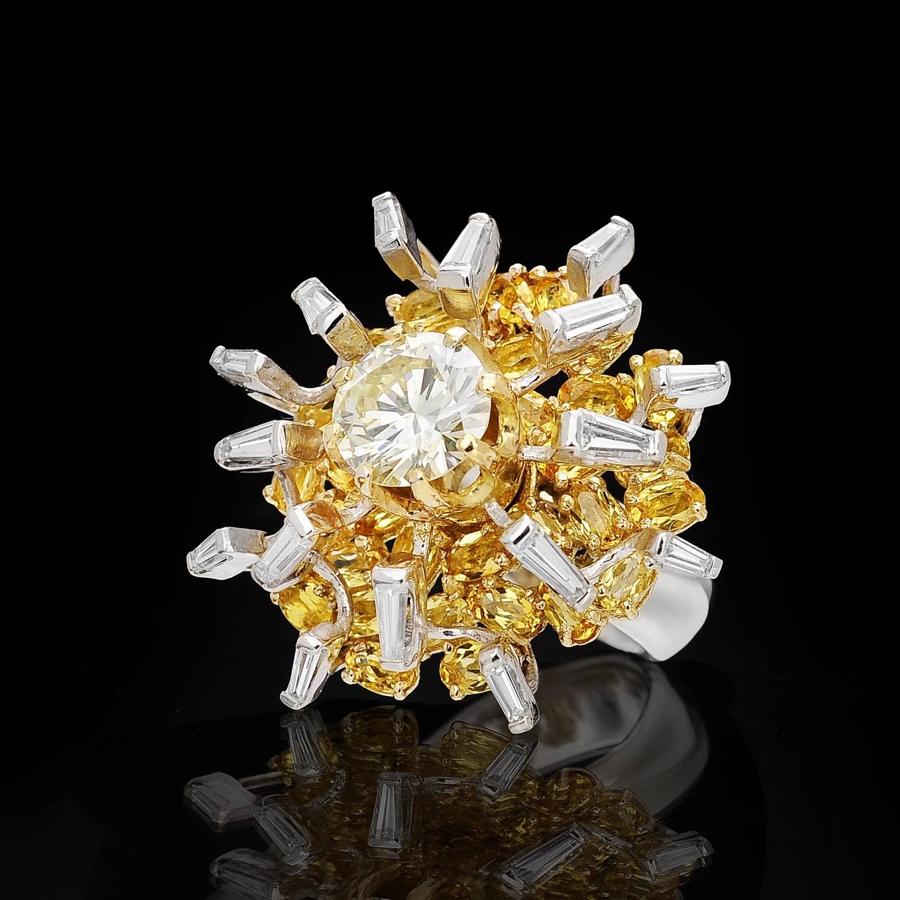 Diamonds Yellow Beryls 18 Karat White Gold Cocktail Ring Handcrafted In Italy For Sale 1