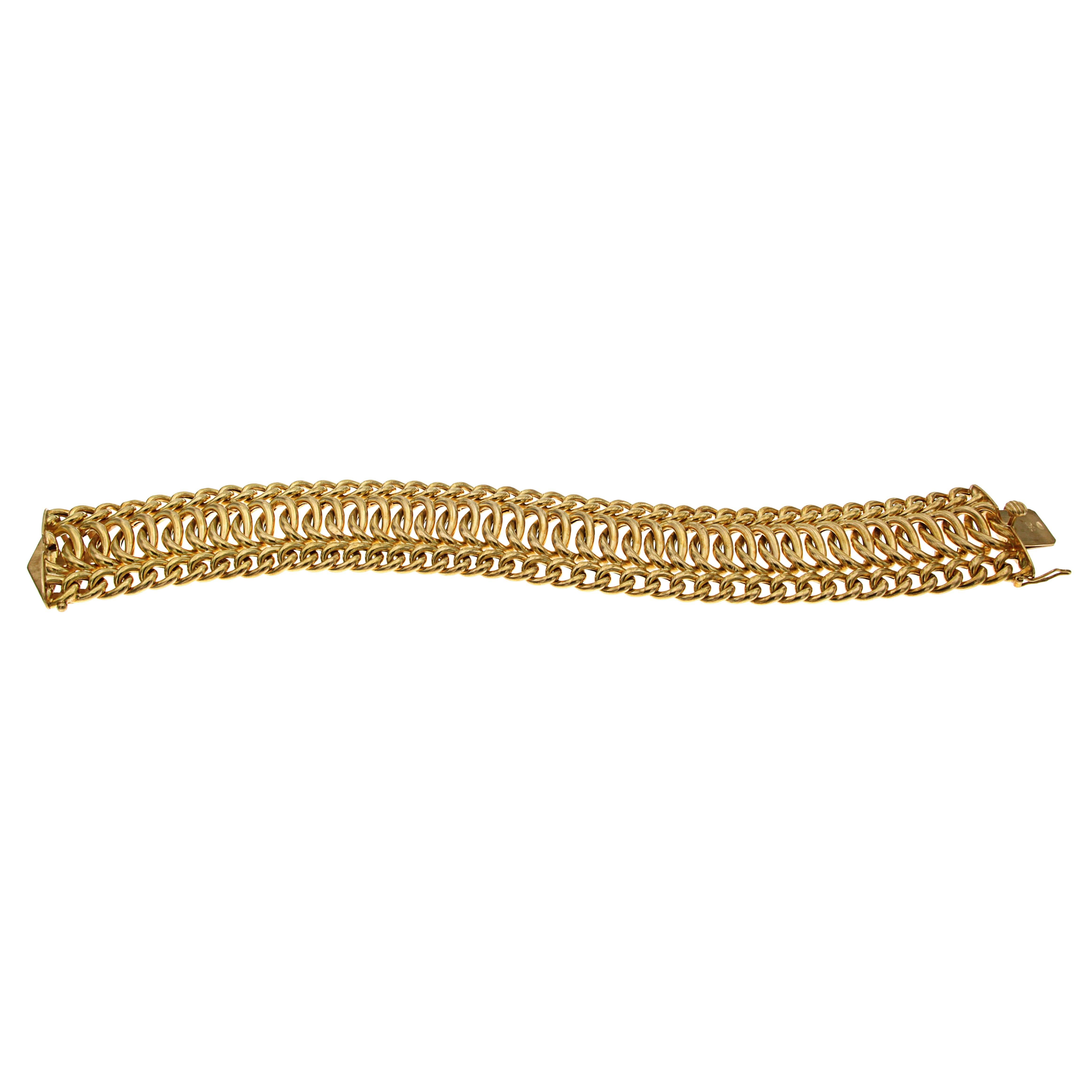 18 carat Rose Gold Link Chain Bracelet of interlocking woven links, bearing 18 carat & 750 Marks, as well as Italian control Marks.