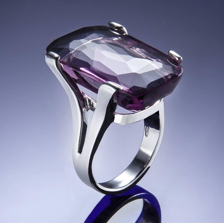 Violet Amethyst White Gold Cocktail Ring Modern In New Condition In Milano, IT