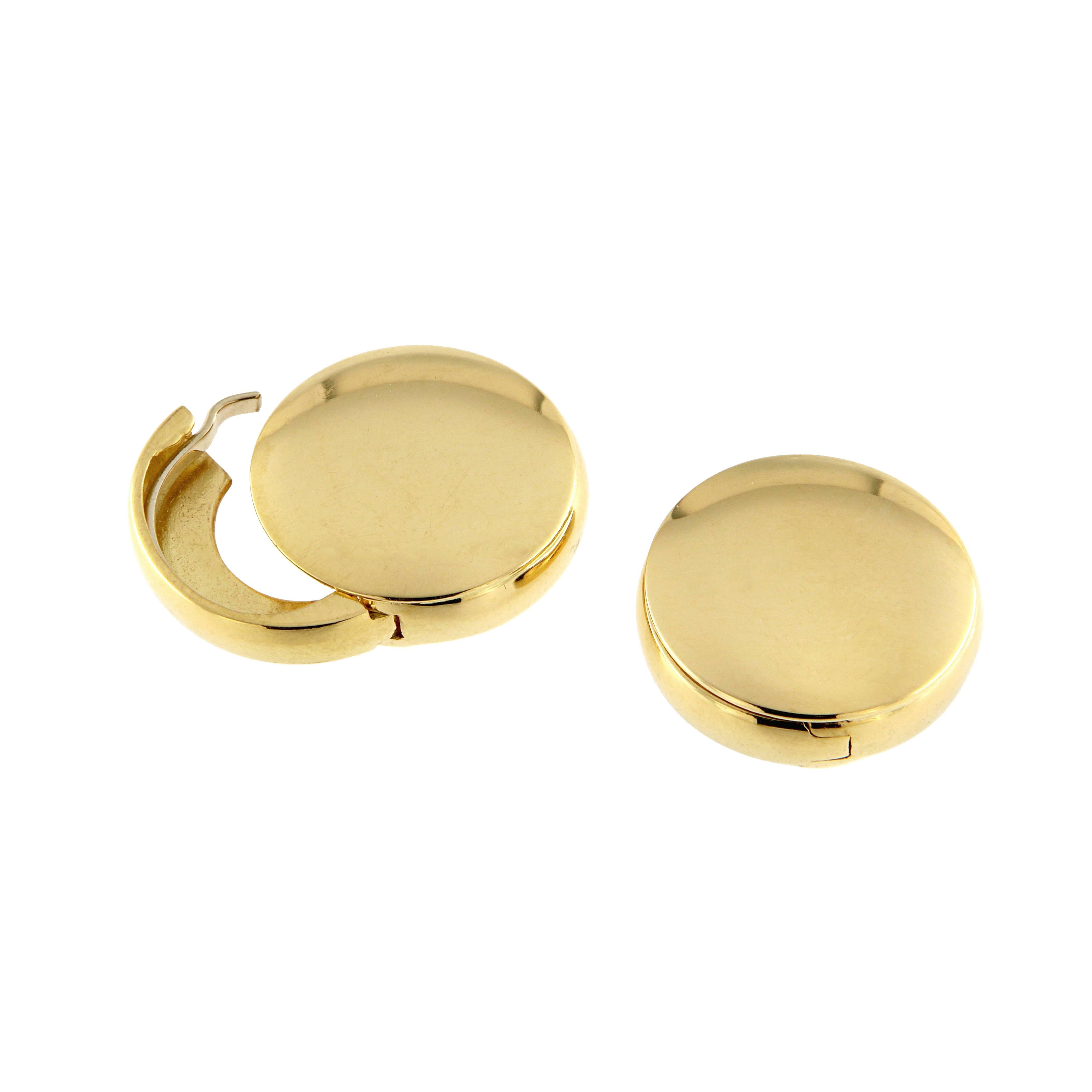 18 kt Yellow Gold Cufflinks/Button Covers 1980s

The diameter is 16 millimeters = 0.63 inches

