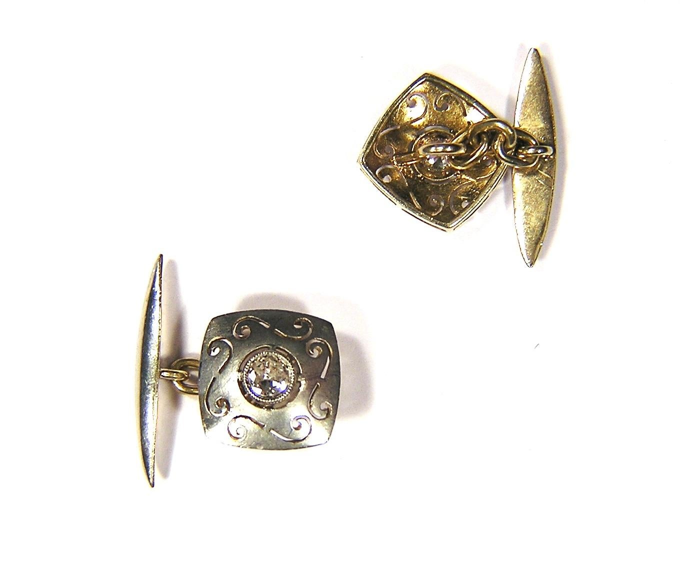 Antike Manschettenknöpfe mit Diamanten in Gold geschnitzt (Rundschliff) im Angebot