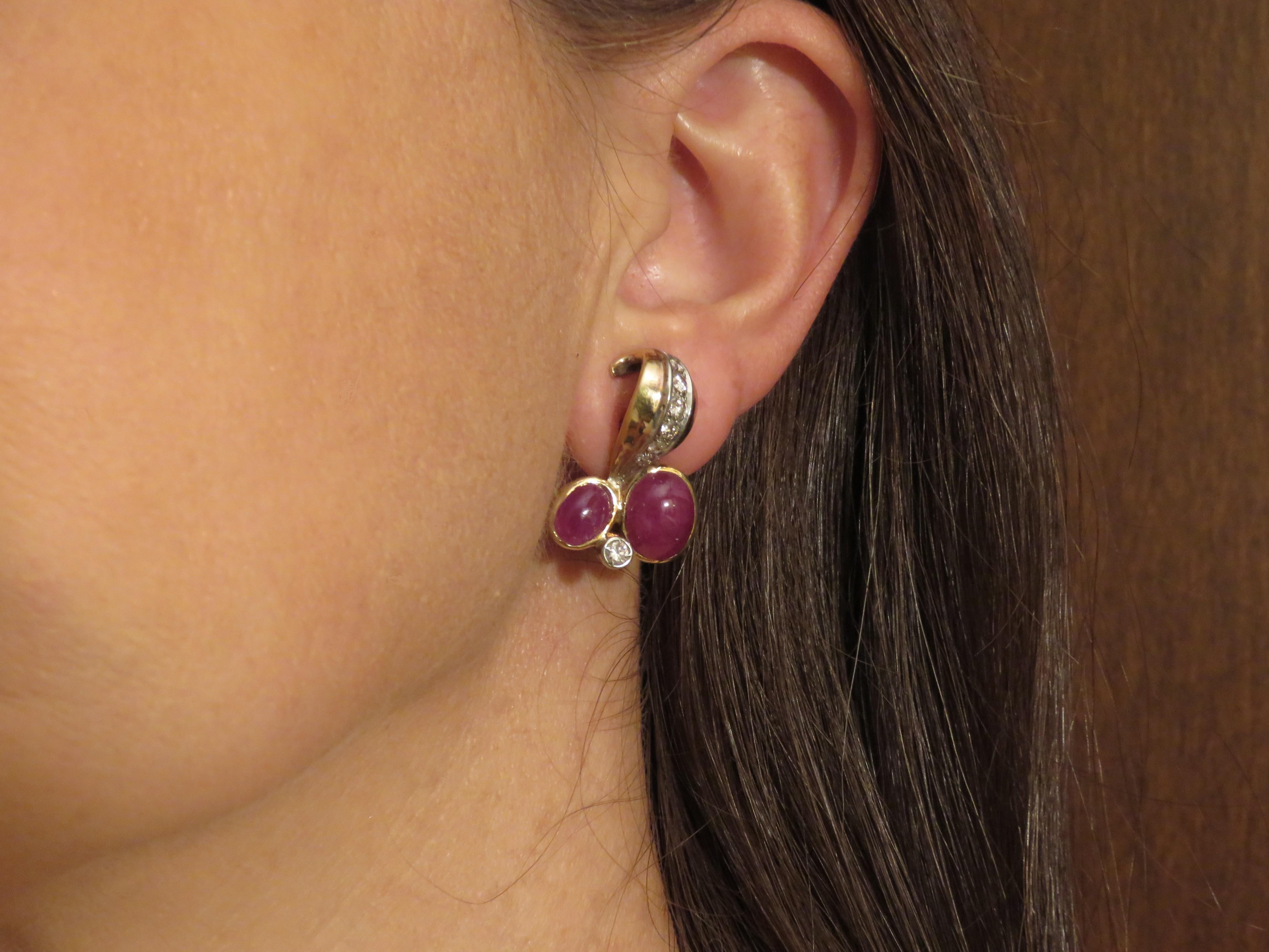 1980s clip-on earrings in 18k yellow gold with cabochon rubies and diamonds 0.35 ctw circa.
The total lenght of each earring is 25mm / 0,984252 inches.
They are stamped with the Italian Mark 750 -