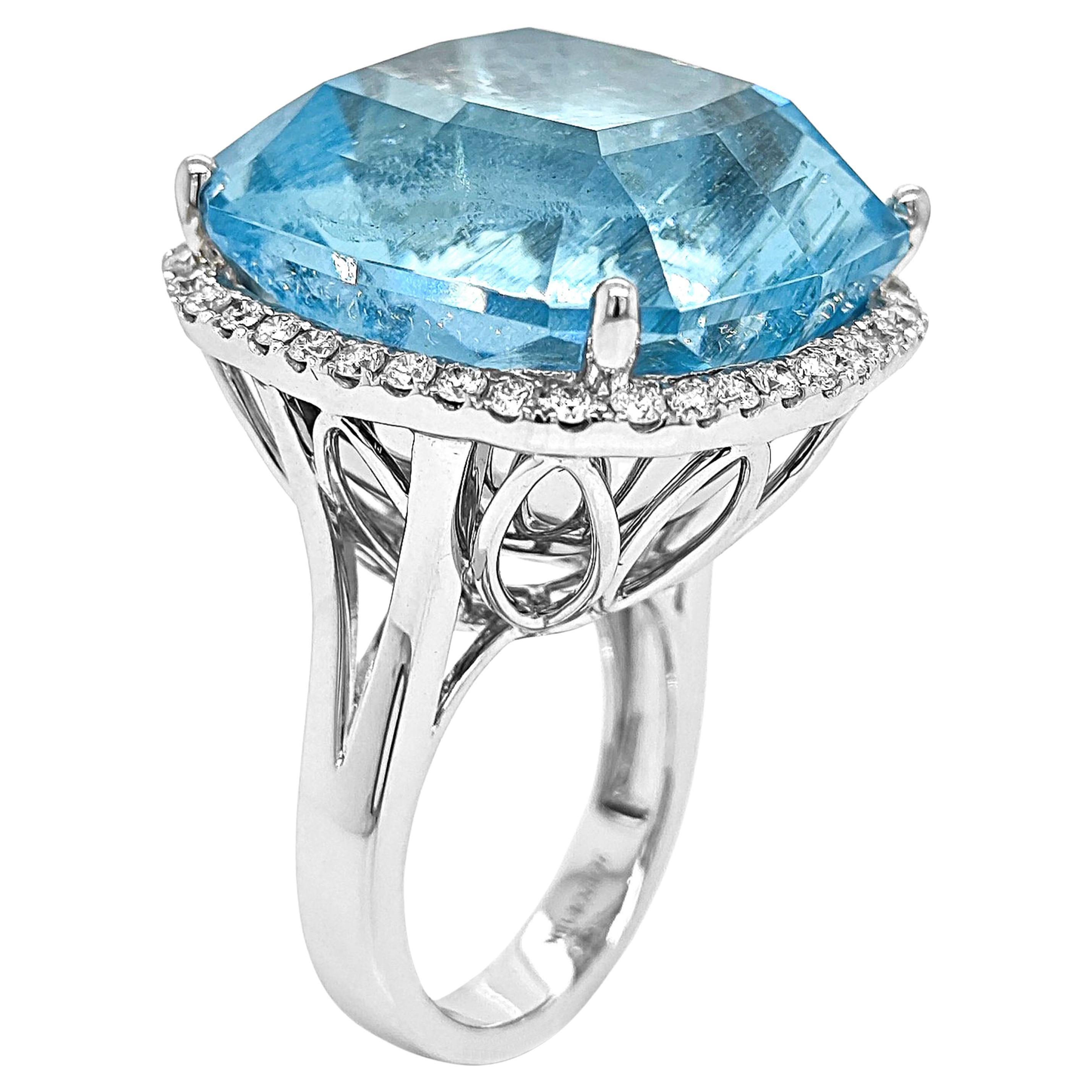 GIA-zertifizierter 52.28 Karat Aquamarin und weißer Diamant Weißgoldring im Angebot