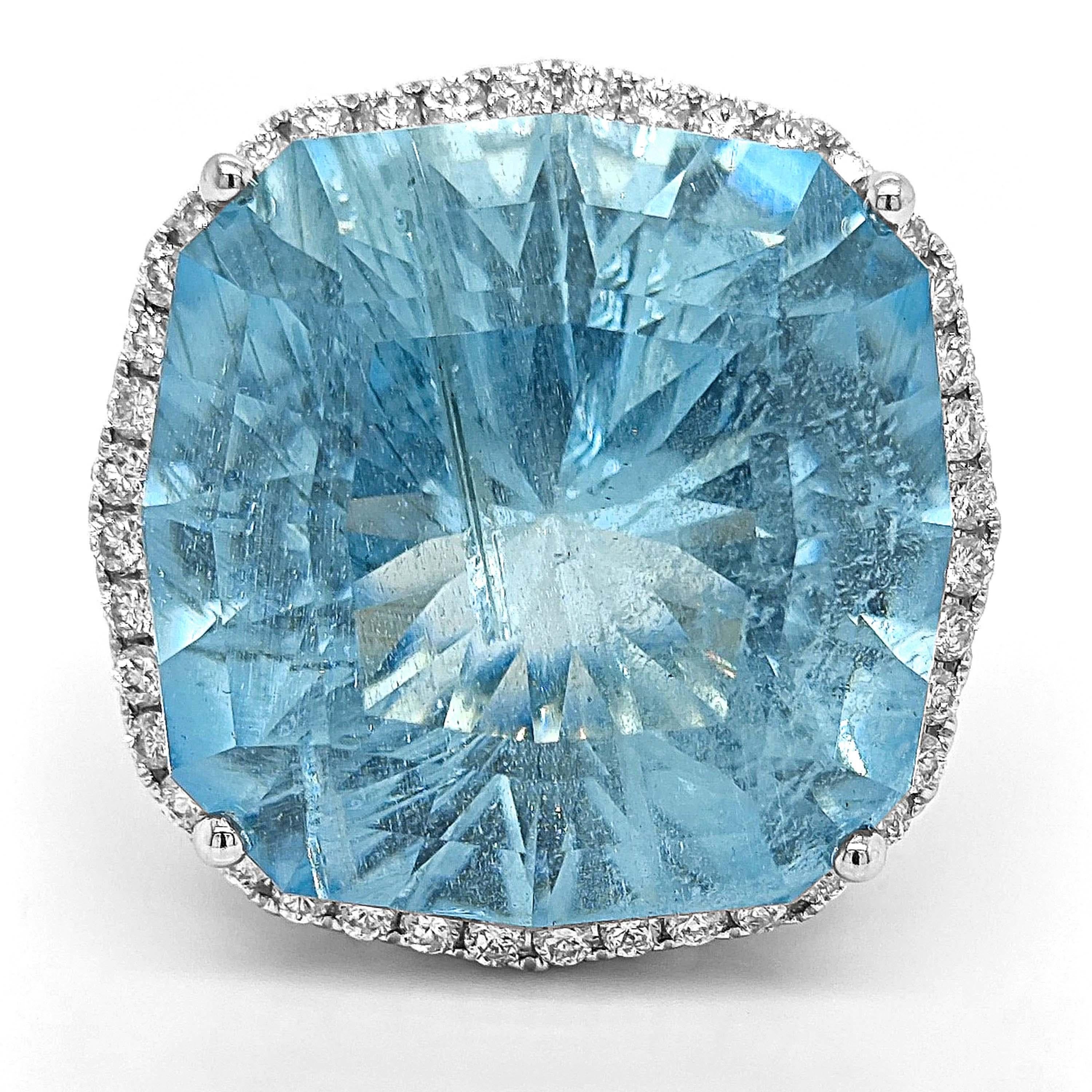 1 Aquamarin Edelstein: 51,37 Karat
2 weiße runde Diamanten: 0,05 Karat
28 weiße runde Diamanten: 0,86 Karat
Metall: 18K Weißgold, 17,80 Gramm
GIA-Zertifikat # 1236411275
