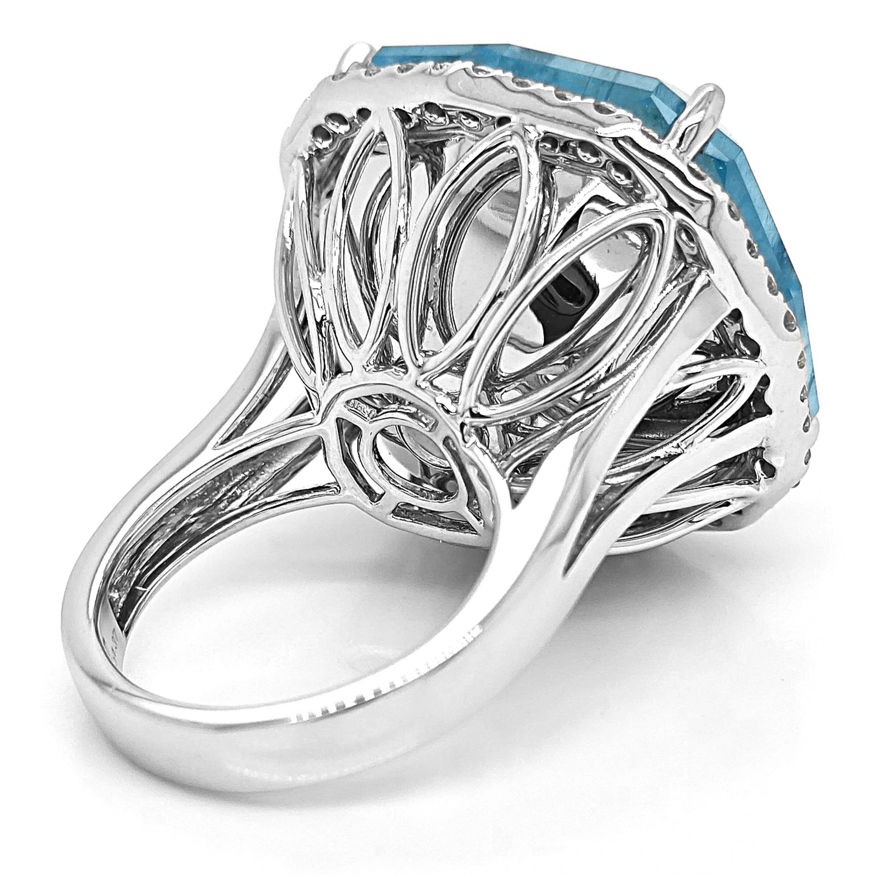 GIA-zertifizierter 52.28 Karat Aquamarin und weißer Diamant Weißgoldring (Antiker Kissenschliff) im Angebot