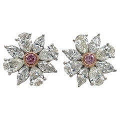 Orecchini a grappolo con diamanti rosa intenso certificati GIA Hand Made in platino da 4,20 carati.