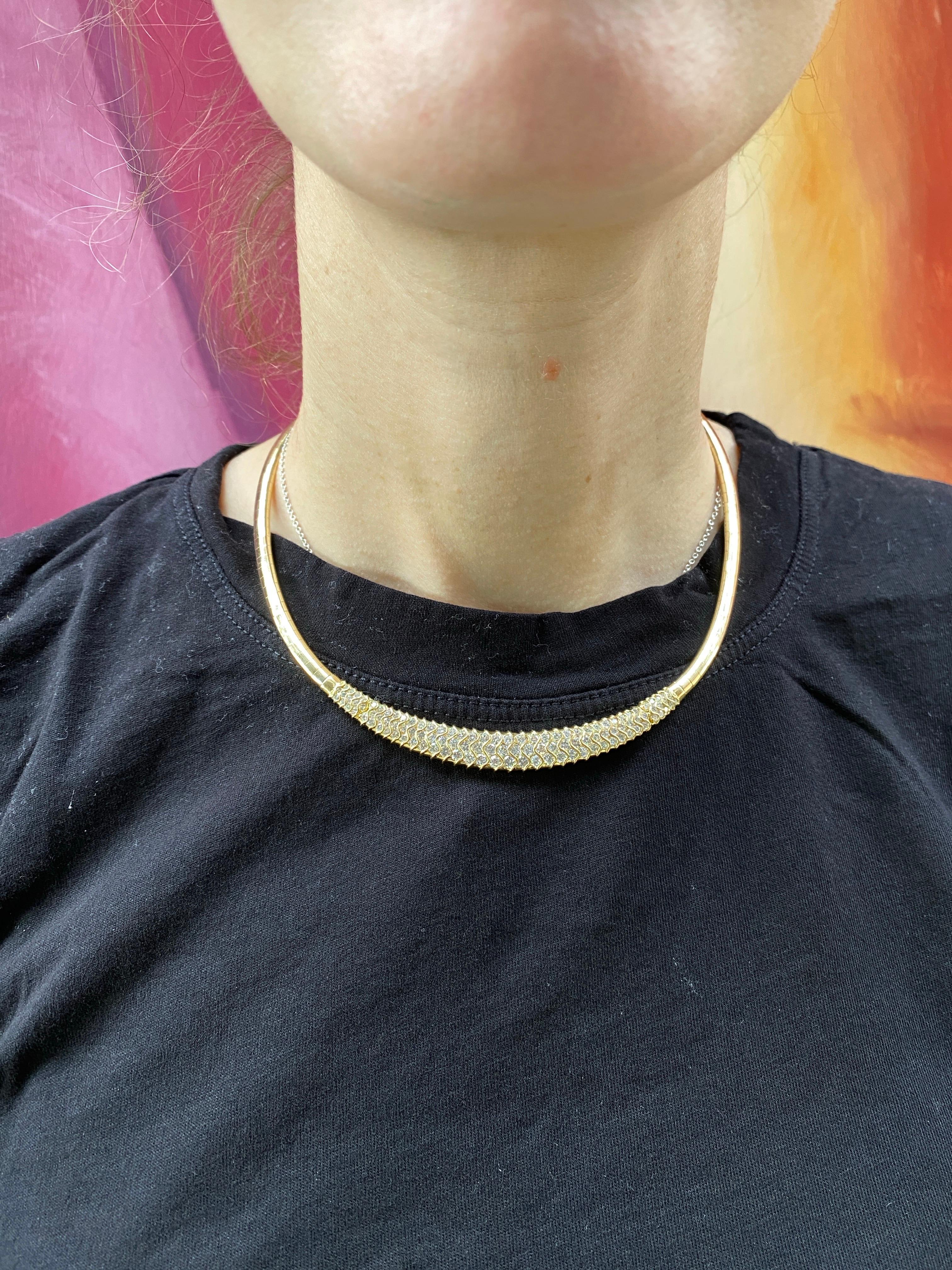 Collier Omega en or jaune 18 carats avec diamants ronds d'un poids total de 5 carats en vente 13