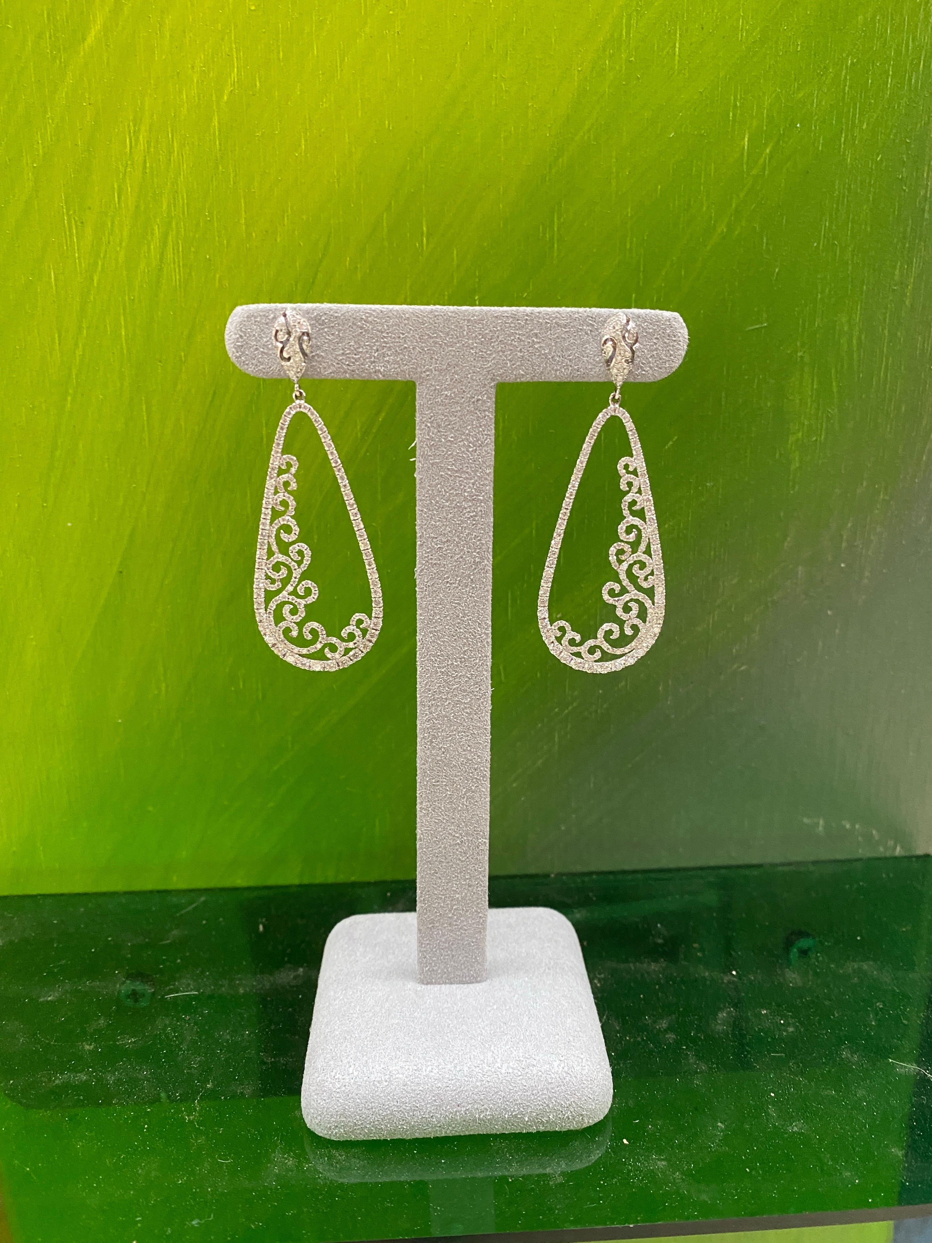 Boucles d'oreilles pendantes en or blanc 18 carats avec diamants ronds brillants de 3,88 carats en vente 3