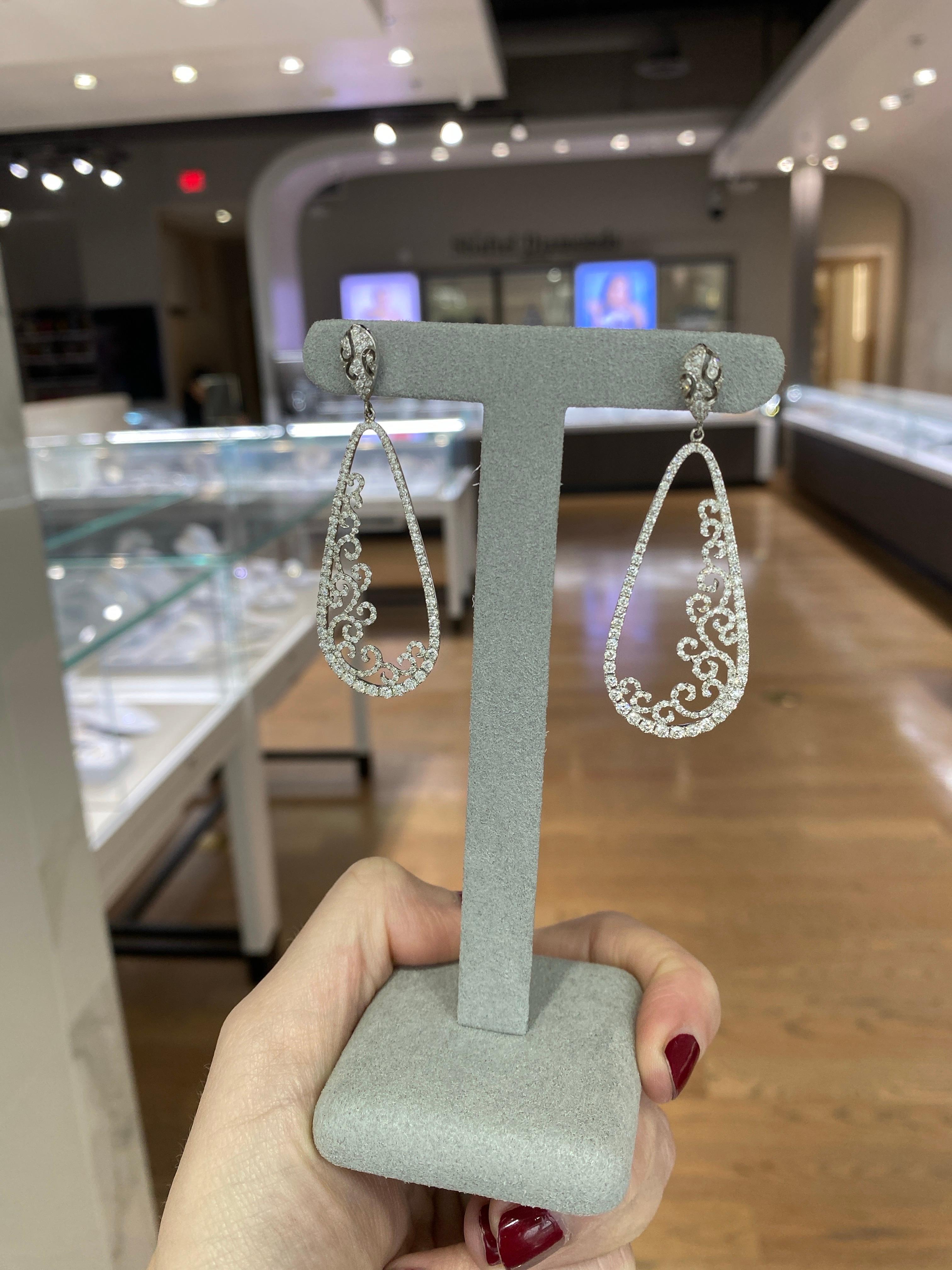 Boucles d'oreilles pendantes en or blanc 18 carats avec diamants ronds brillants de 3,88 carats en vente 5