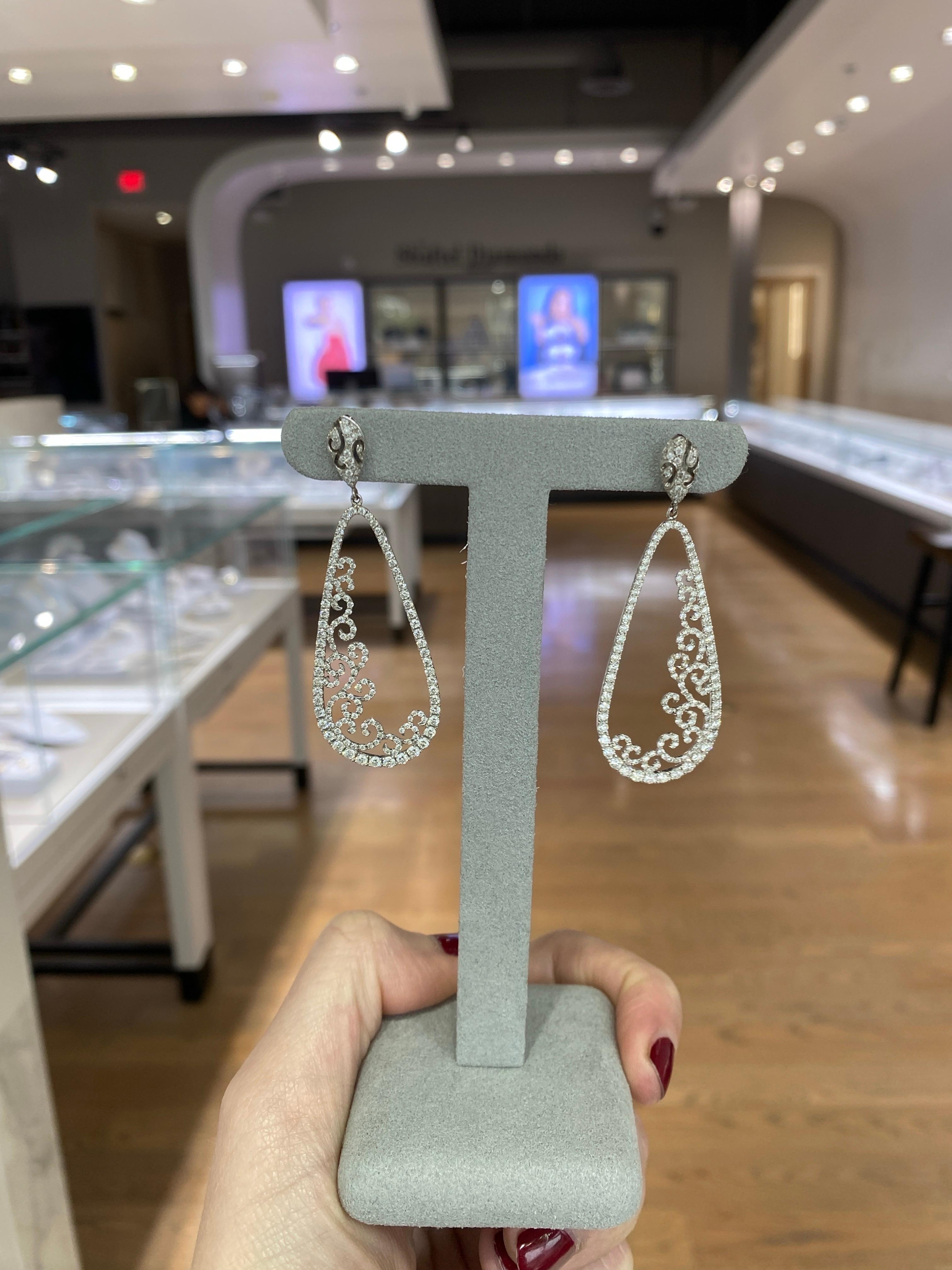 Boucles d'oreilles pendantes en or blanc 18 carats avec diamants ronds brillants de 3,88 carats en vente 6