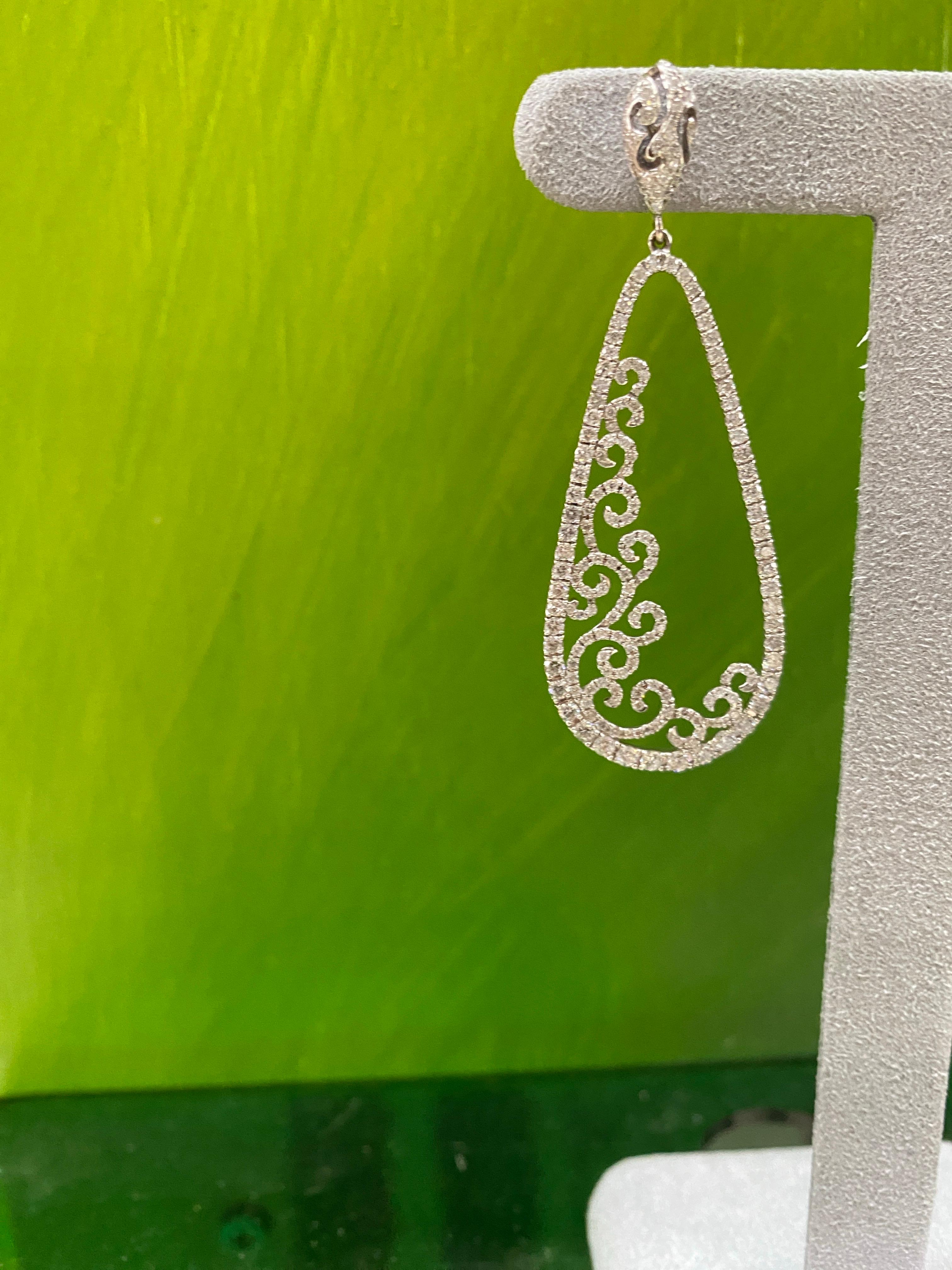 Boucles d'oreilles pendantes en or blanc 18 carats avec diamants ronds brillants de 3,88 carats en vente 8