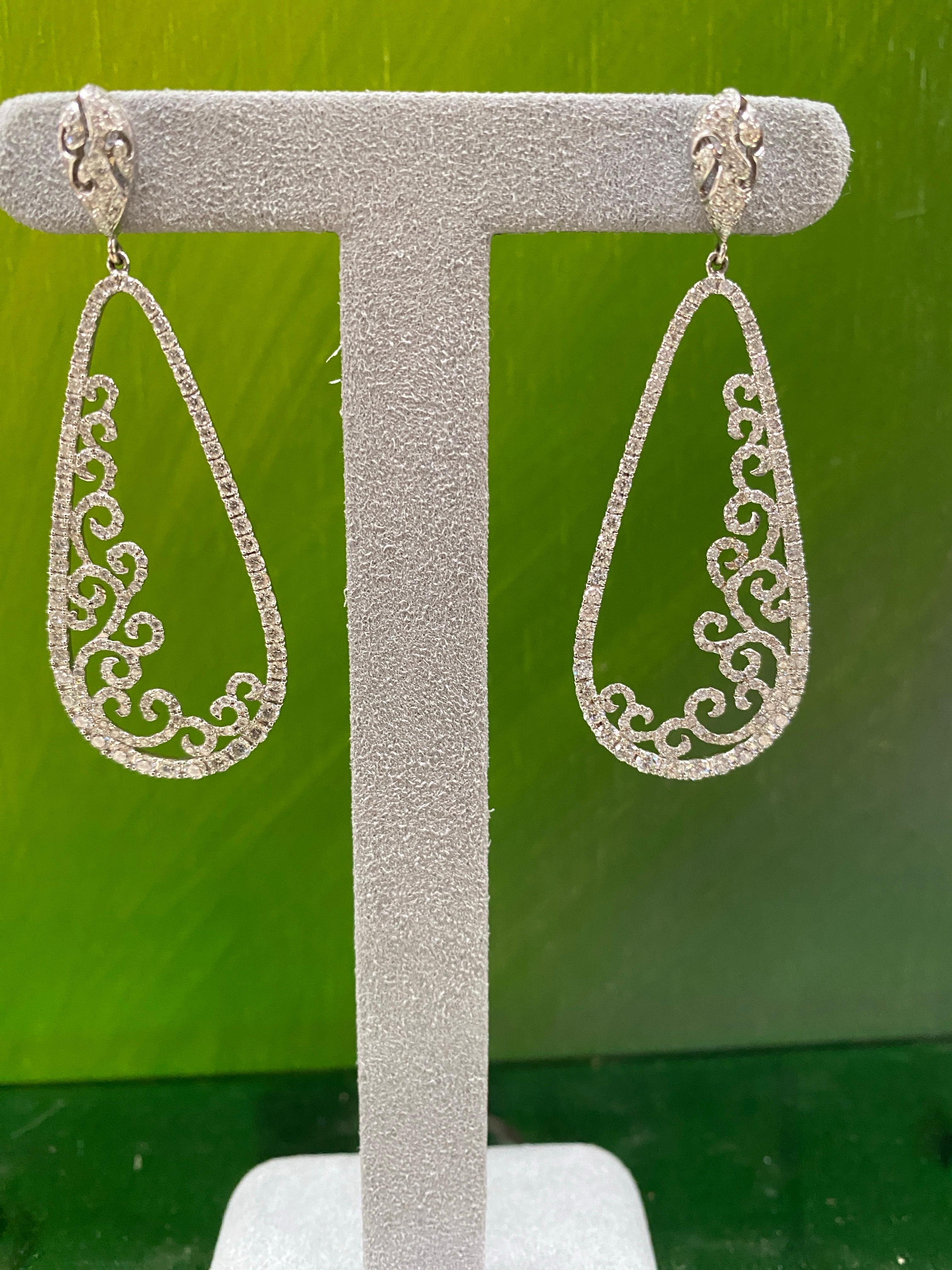 Boucles d'oreilles pendantes en or blanc 18 carats avec diamants ronds brillants de 3,88 carats en vente 10