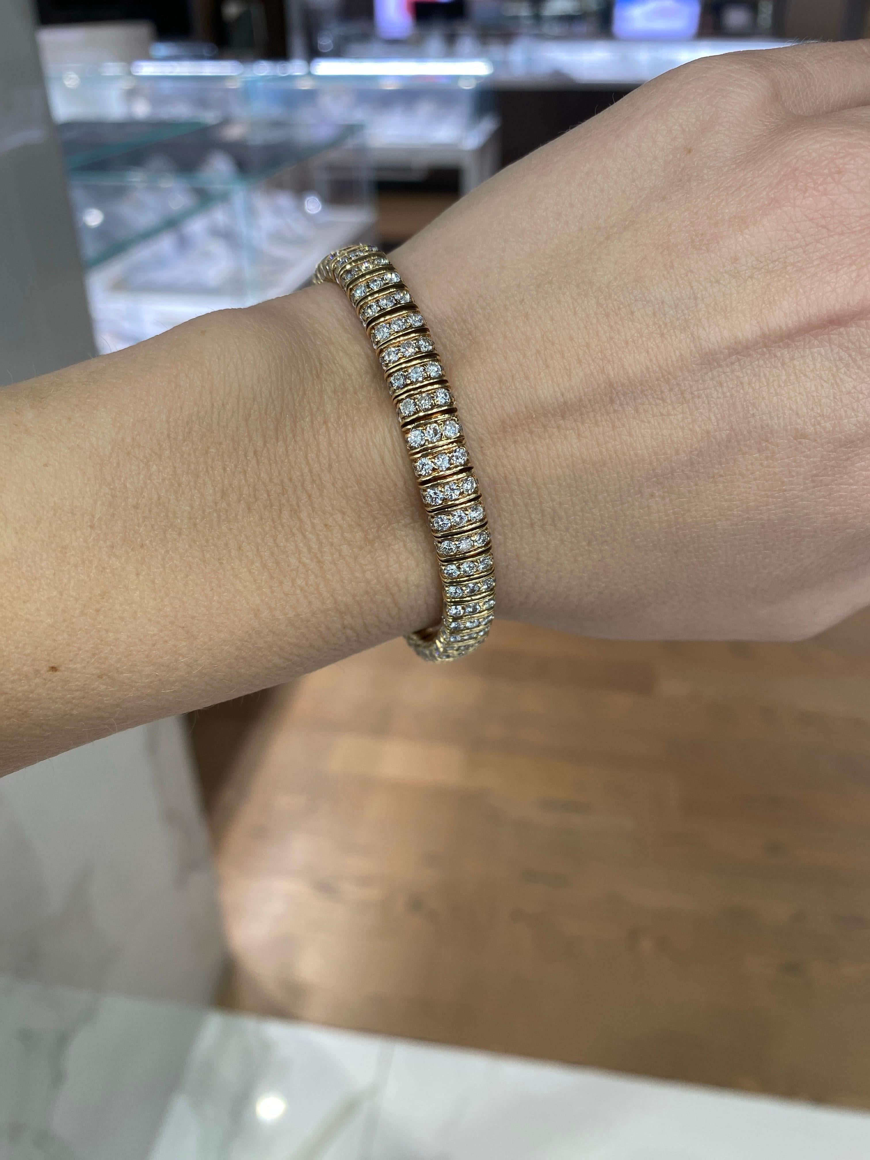 Bracelet en or 14 carats serti de diamants naturels taille ronde brillants de 12 carats en vente 3