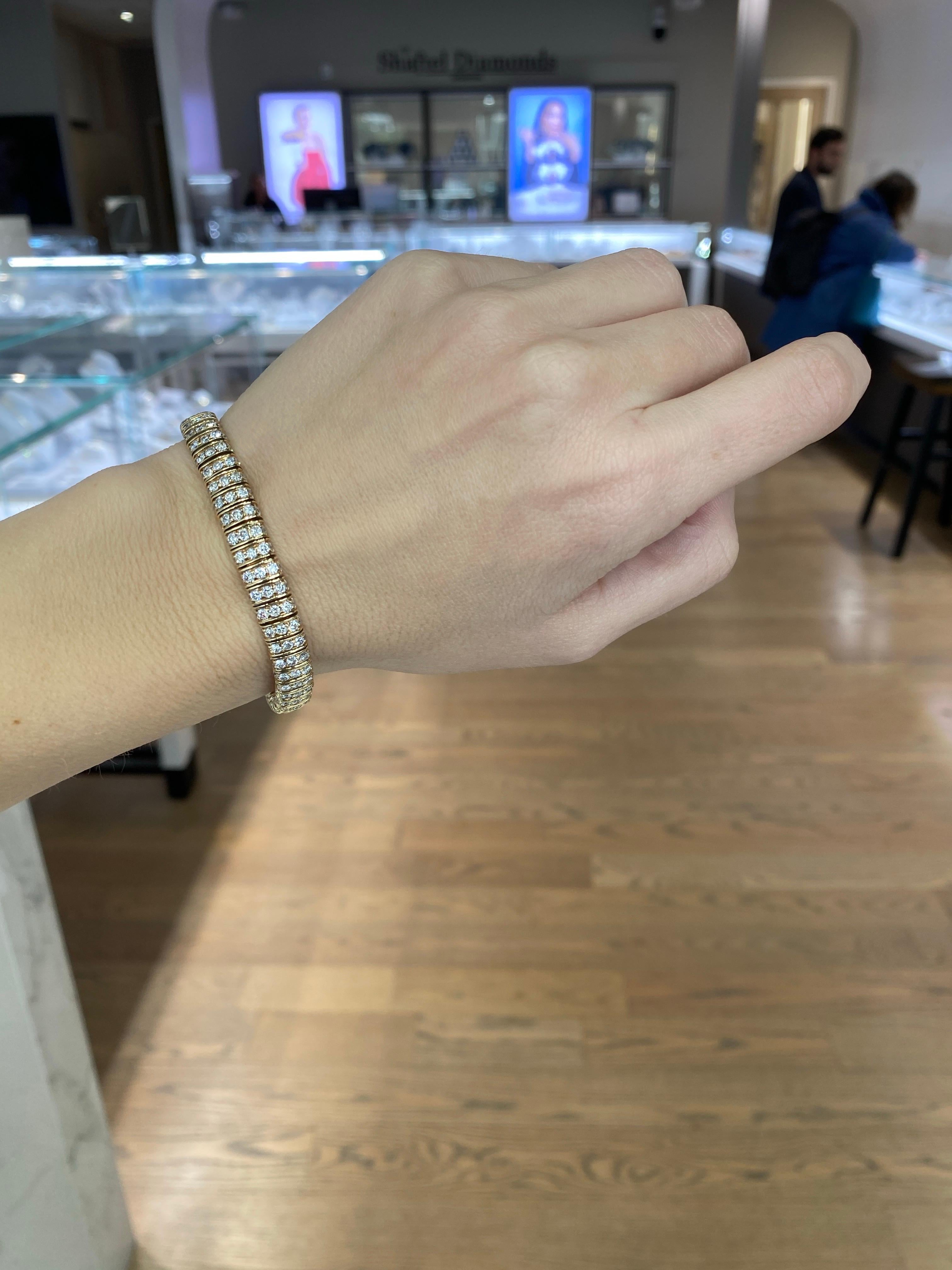 Bracelet en or 14 carats serti de diamants naturels taille ronde brillants de 12 carats en vente 4