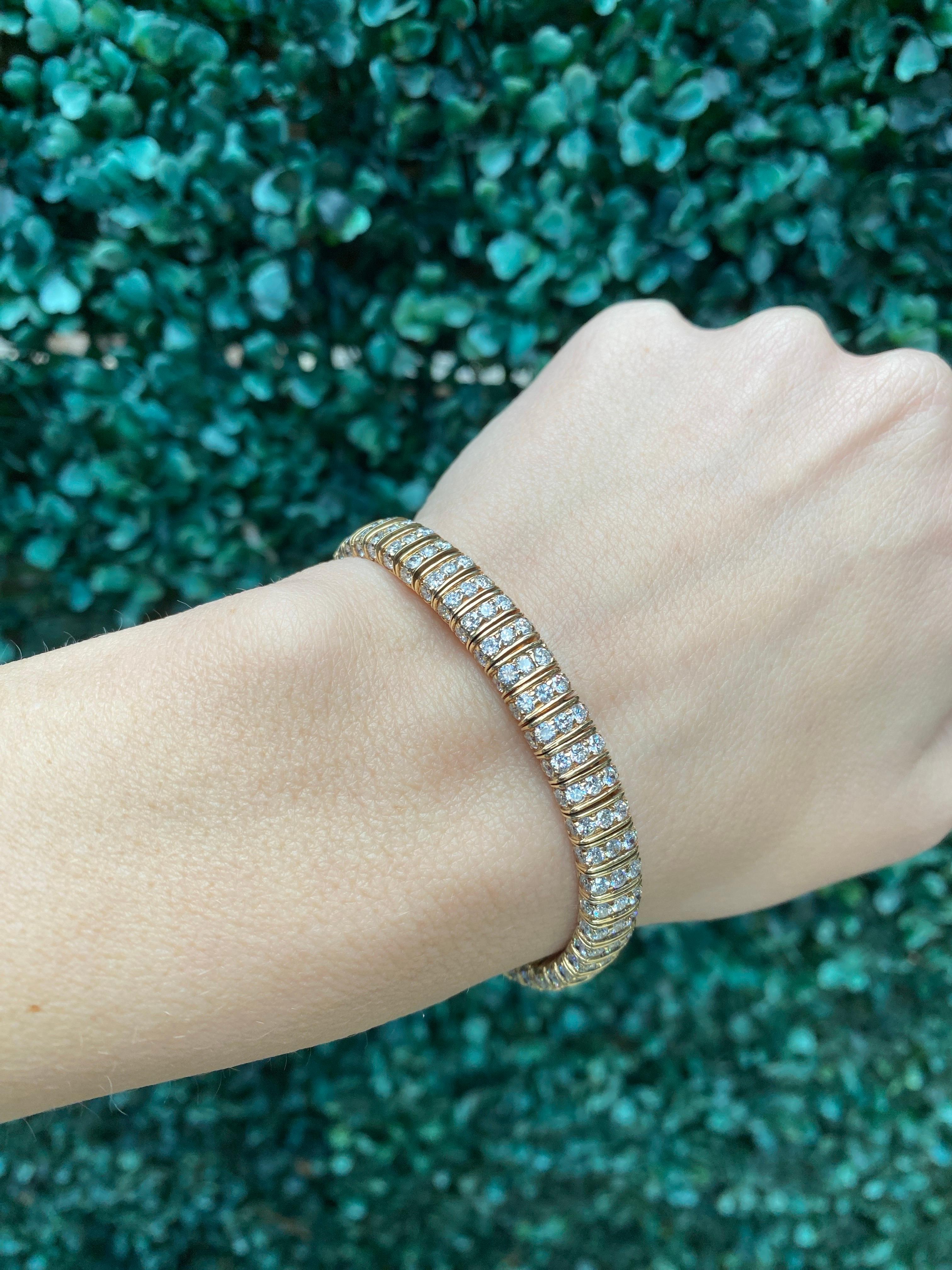 Bracelet en or 14 carats serti de diamants naturels taille ronde brillants de 12 carats en vente 10