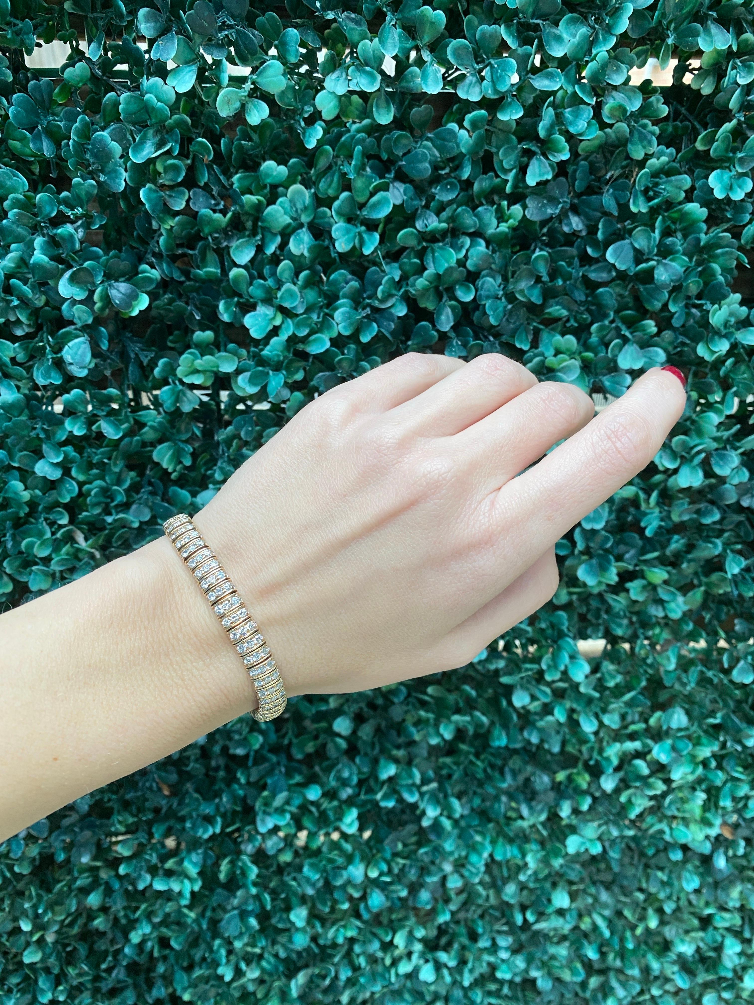 Bracelet en or 14 carats serti de diamants naturels taille ronde brillants de 12 carats en vente 13