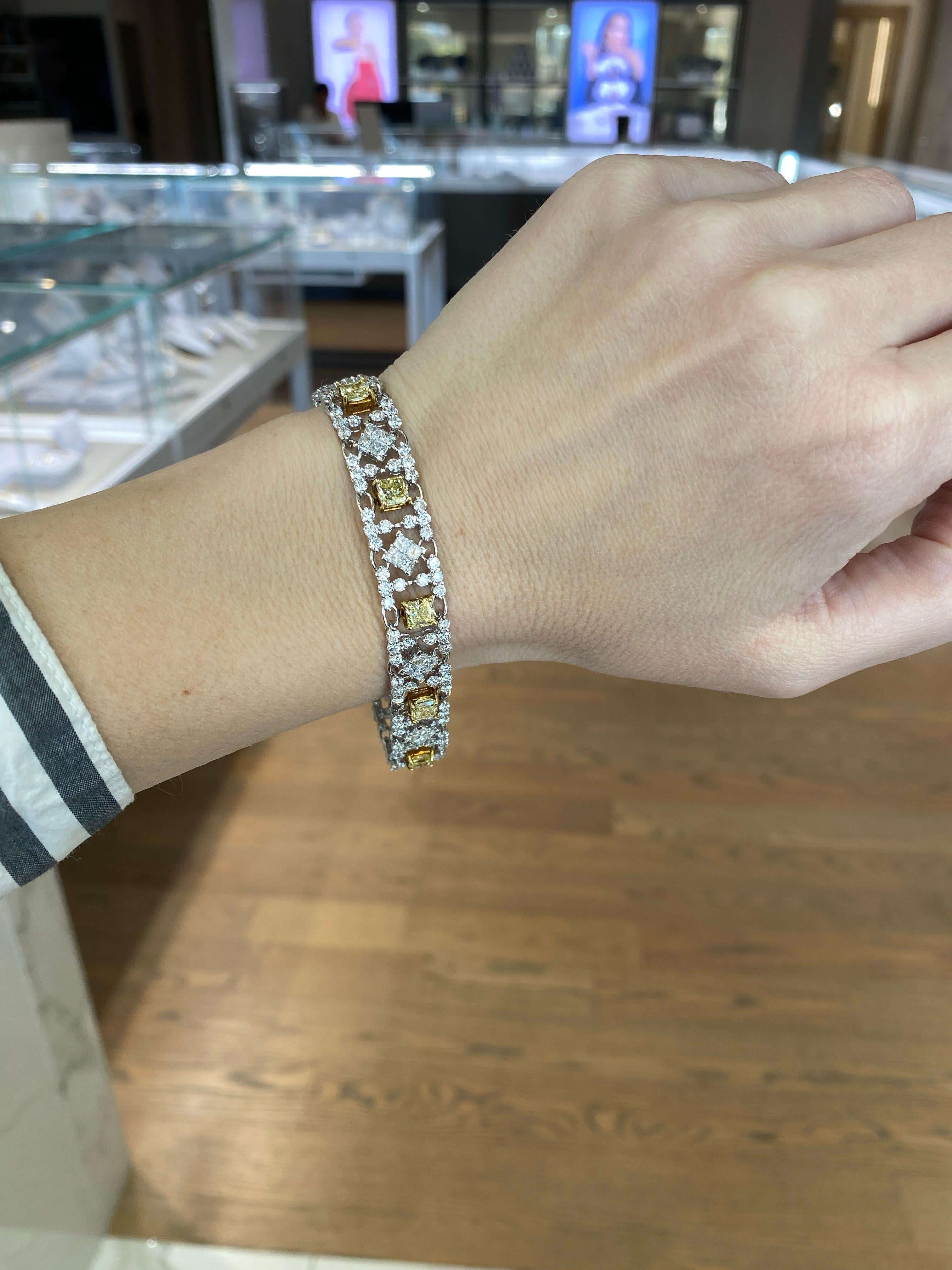Gelbes und weißes Diamantarmband im modernen Stil aus Platin und 18 Karat Gold mit Diamanten im Angebot 2