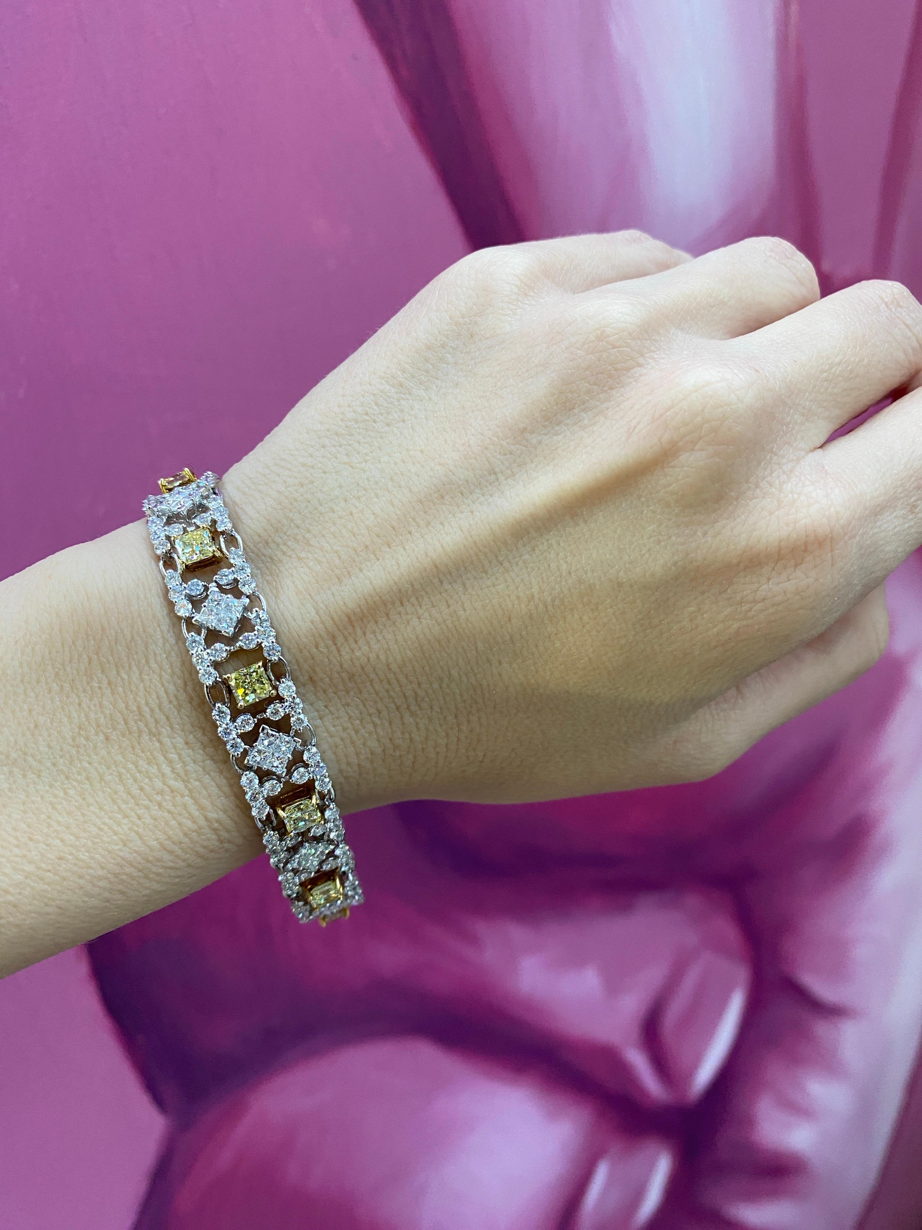 Gelbes und weißes Diamantarmband im modernen Stil aus Platin und 18 Karat Gold mit Diamanten im Angebot 3