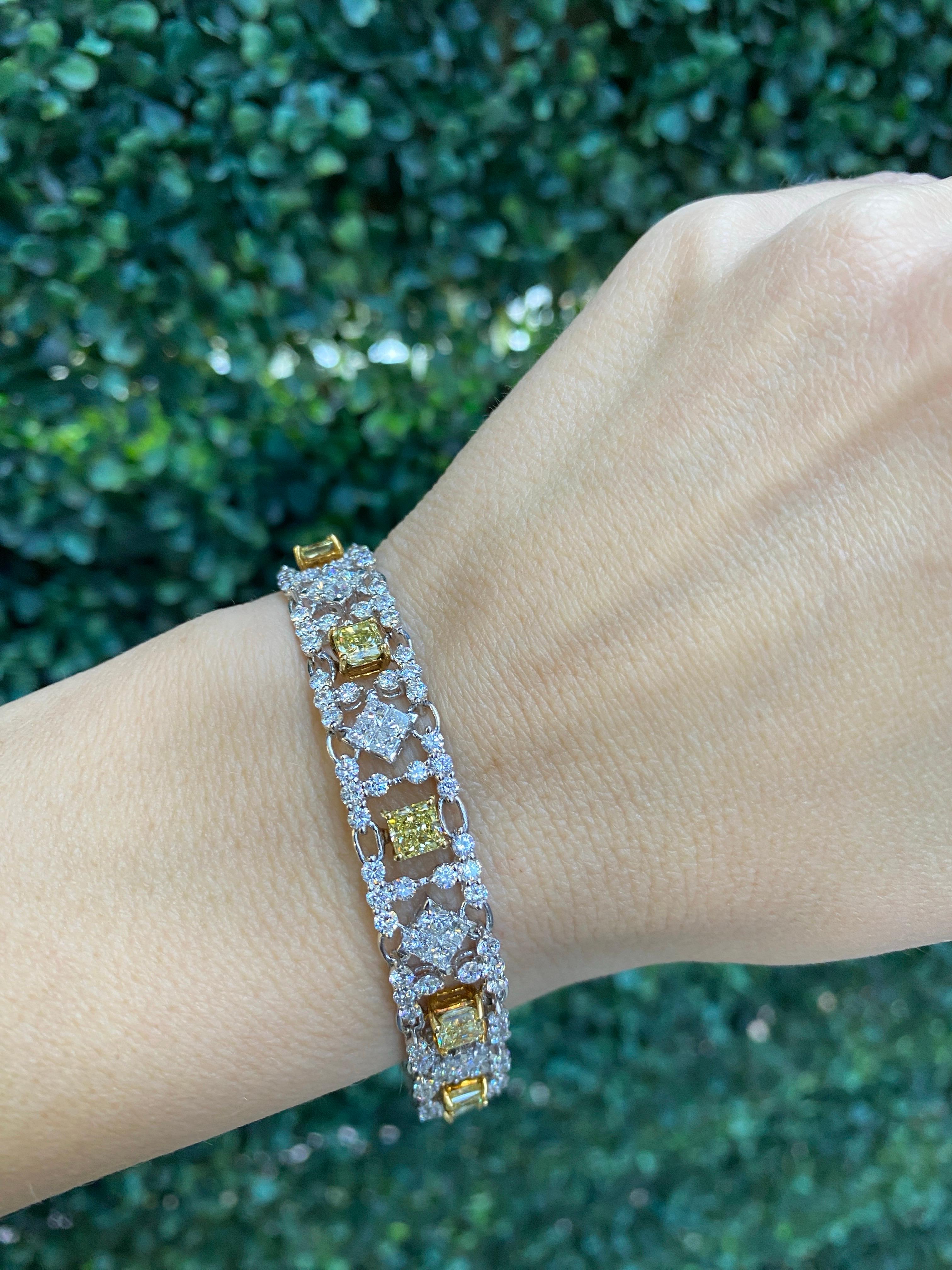 Gelbes und weißes Diamantarmband im modernen Stil aus Platin und 18 Karat Gold mit Diamanten im Angebot 10