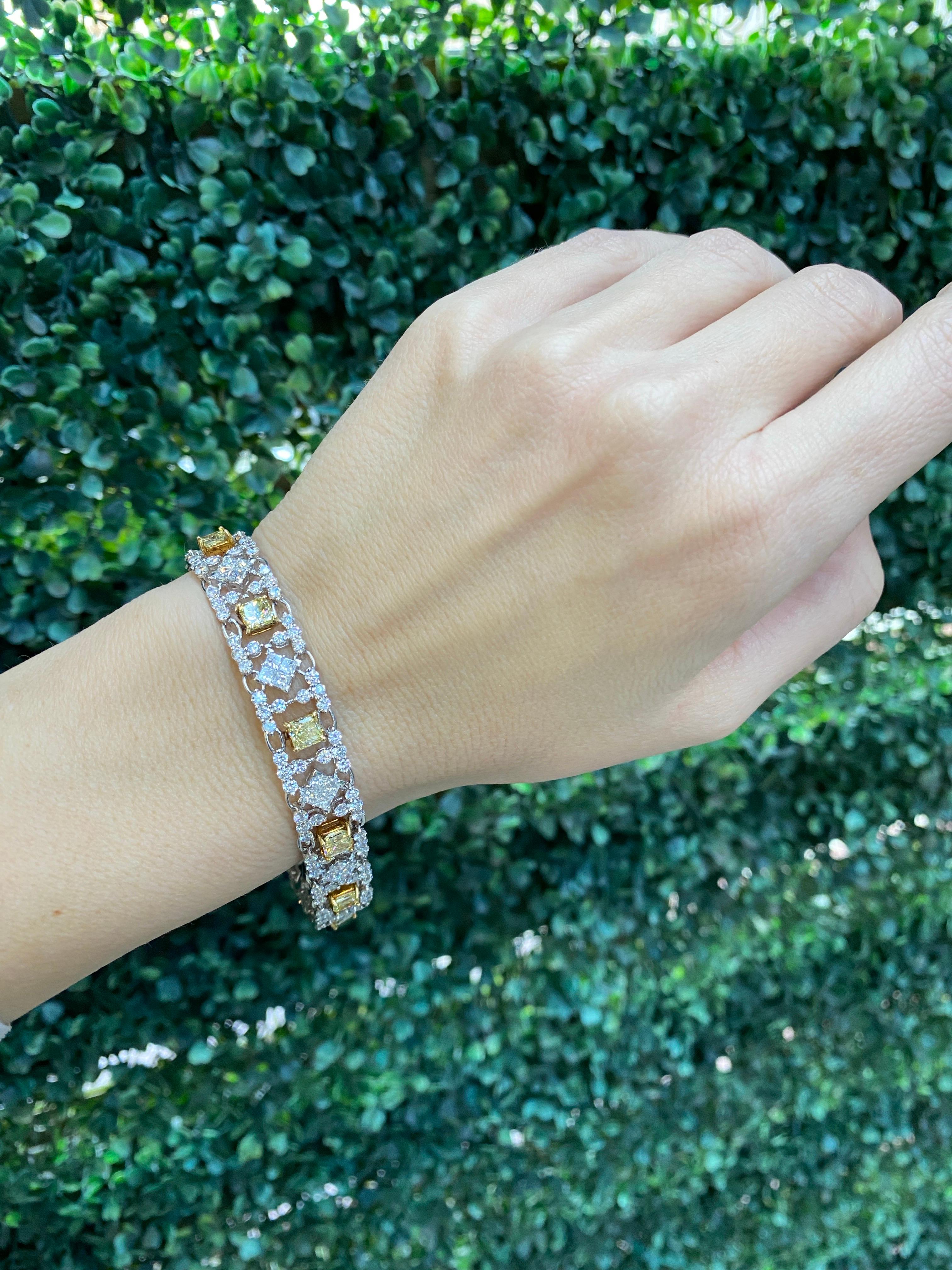 Gelbes und weißes Diamantarmband im modernen Stil aus Platin und 18 Karat Gold mit Diamanten im Angebot 14