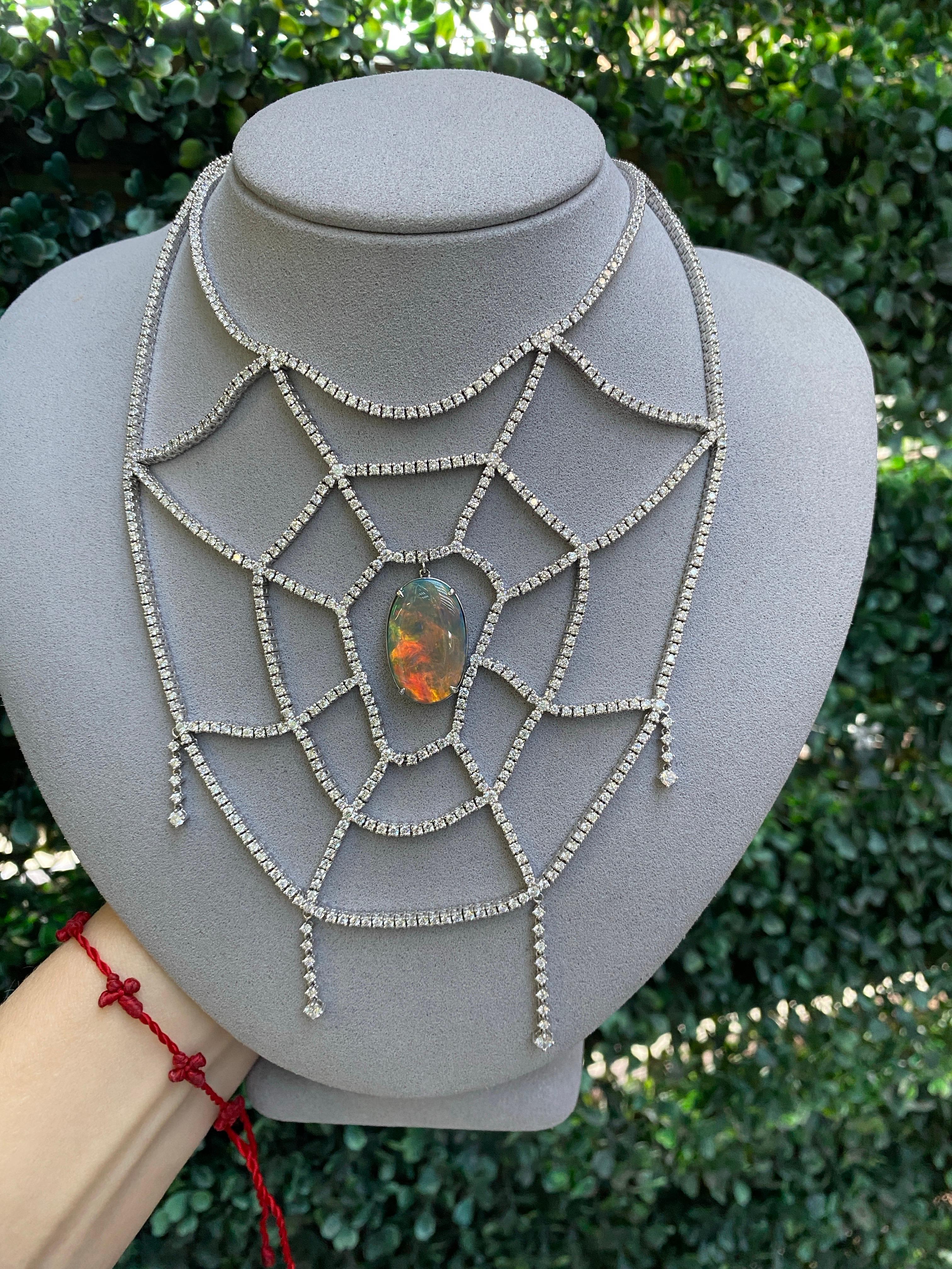 Collier en forme d'araignée avec opale noire ovale Lightning Ridge et diamants 16,19 carats en vente 2