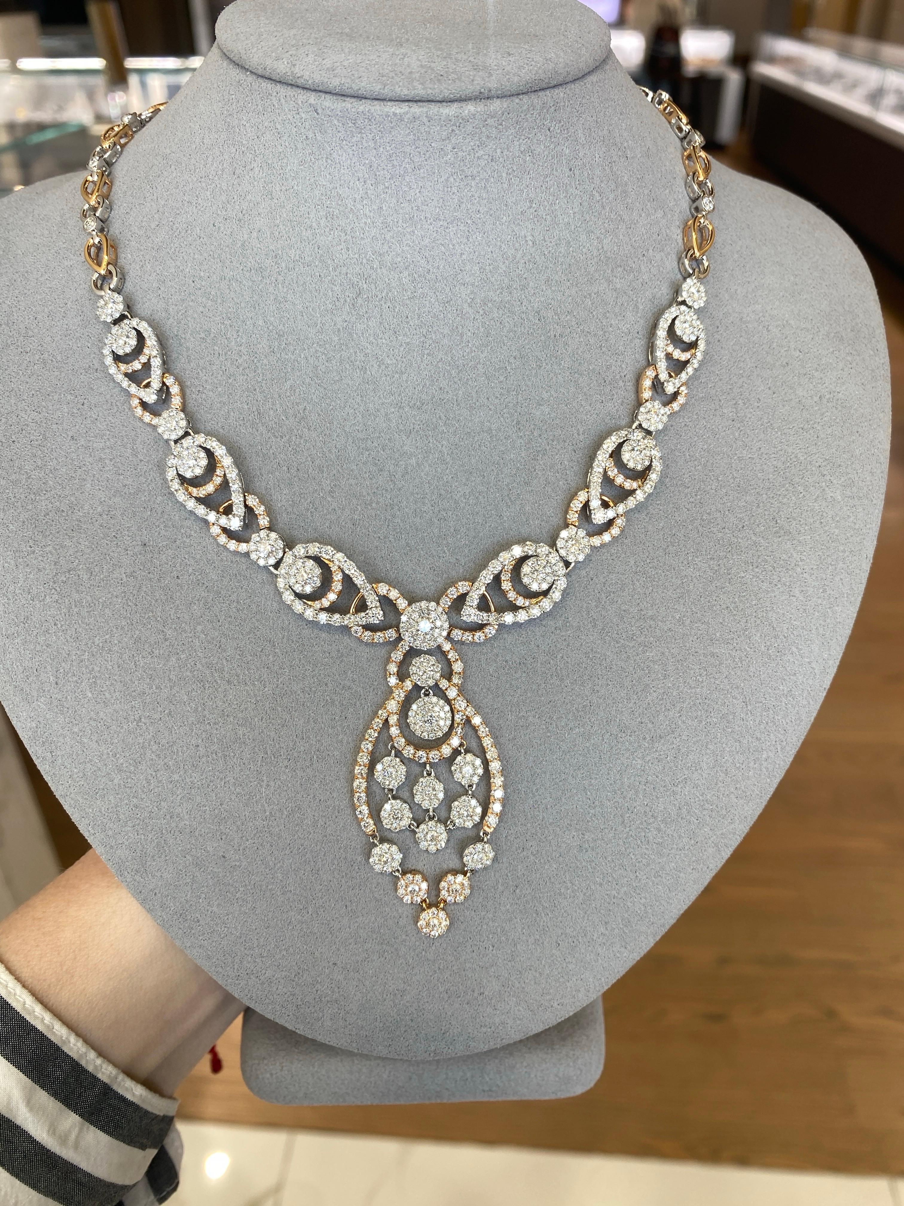 Collana con ciondolo a vortice in oro bianco e rosa 18k con diamanti rotondi incastonati (18.00ctw) in vendita 6