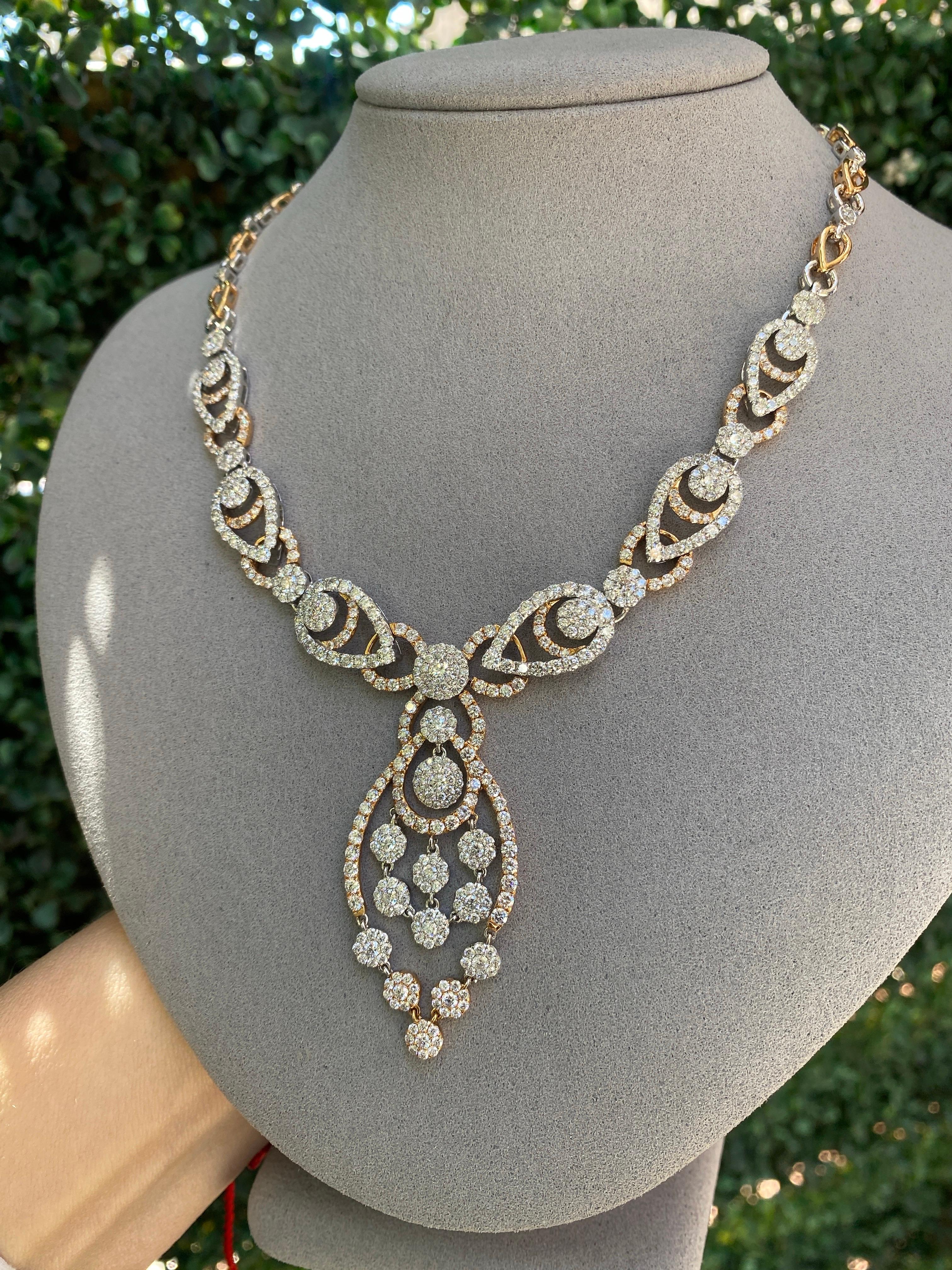 Collana con ciondolo a vortice in oro bianco e rosa 18k con diamanti rotondi incastonati (18.00ctw) in vendita 8