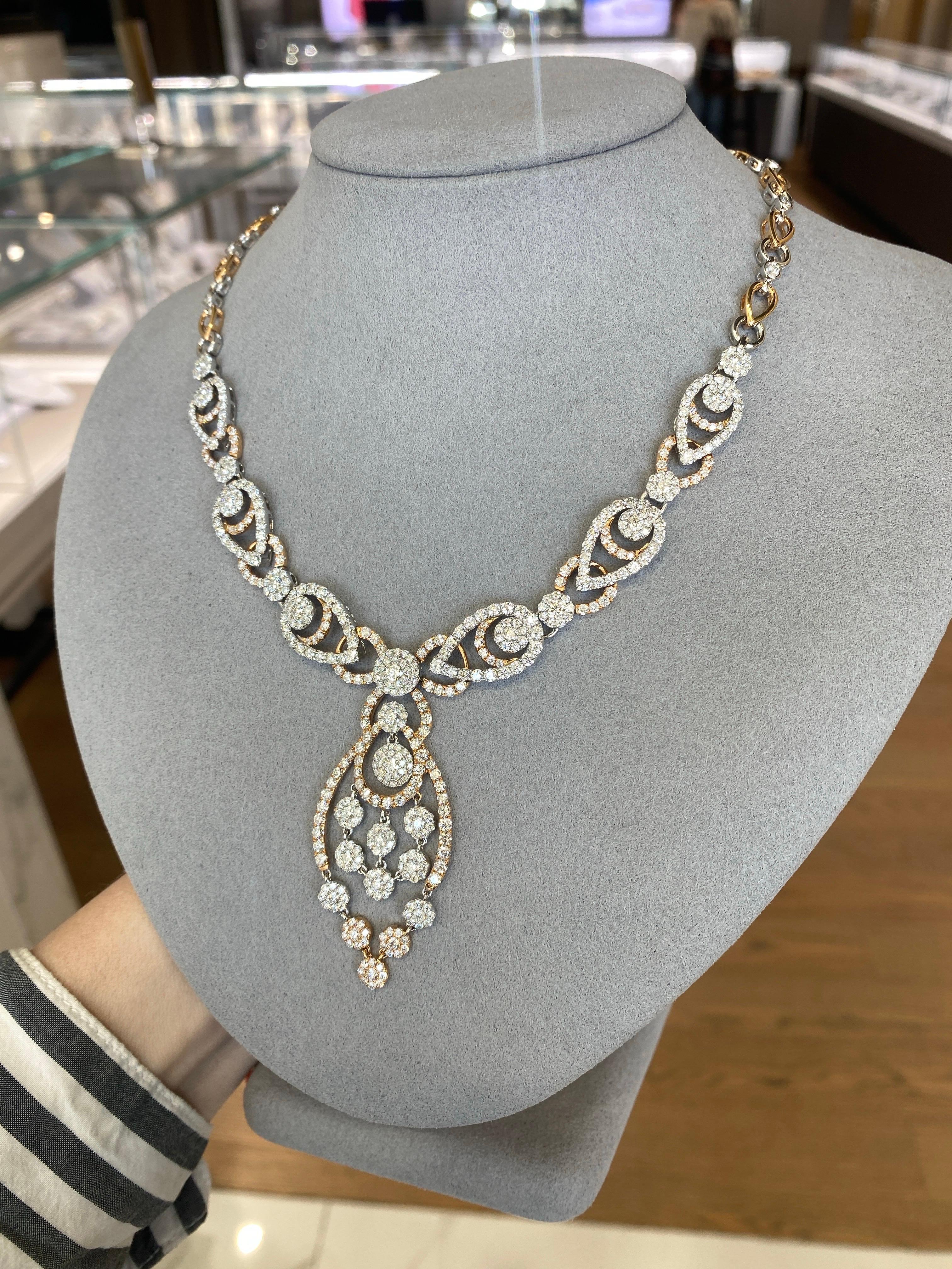 Collana con ciondolo a vortice in oro bianco e rosa 18k con diamanti rotondi incastonati (18.00ctw) in vendita 10