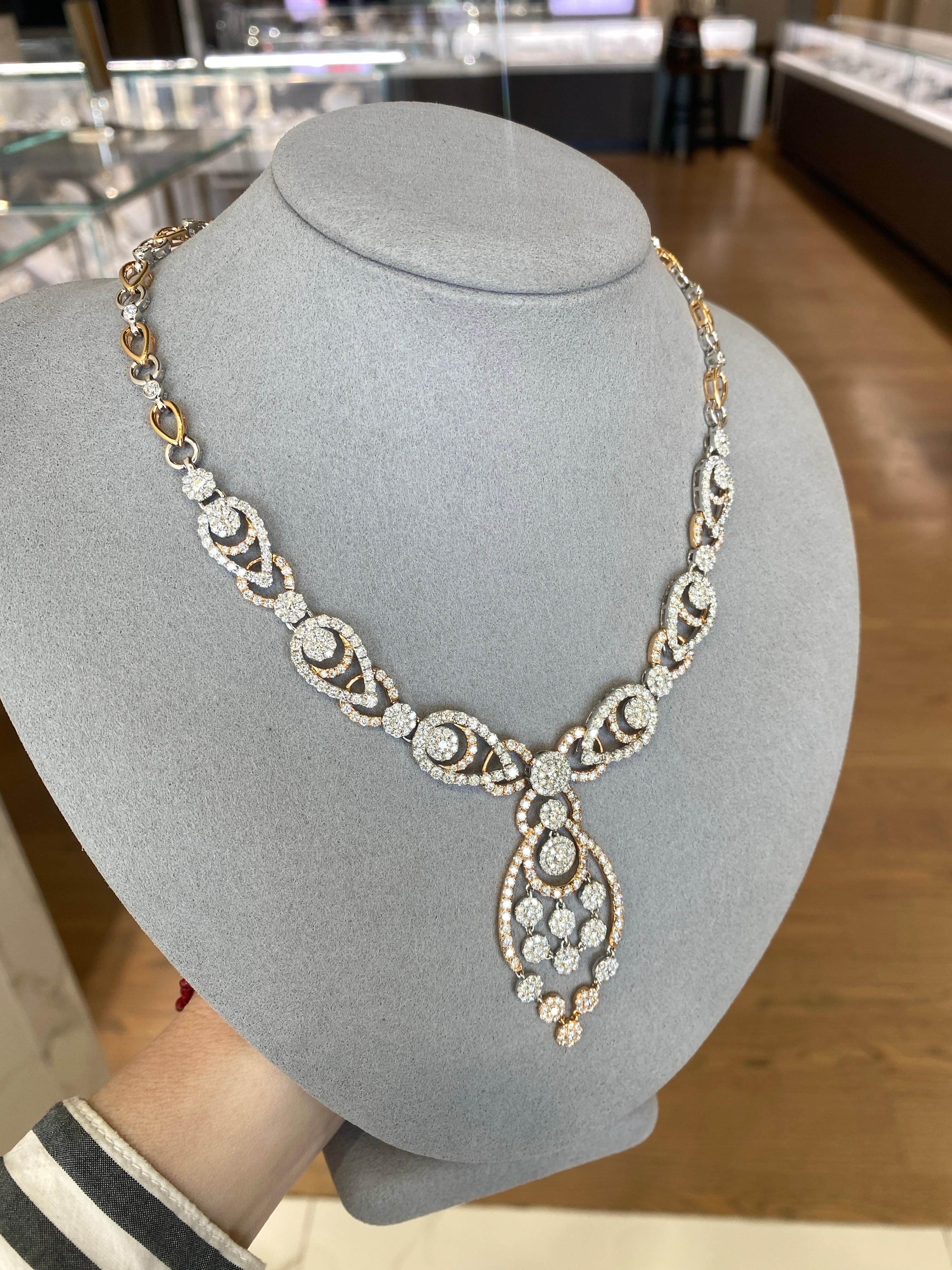 Collana con ciondolo a vortice in oro bianco e rosa 18k con diamanti rotondi incastonati (18.00ctw) in vendita 11