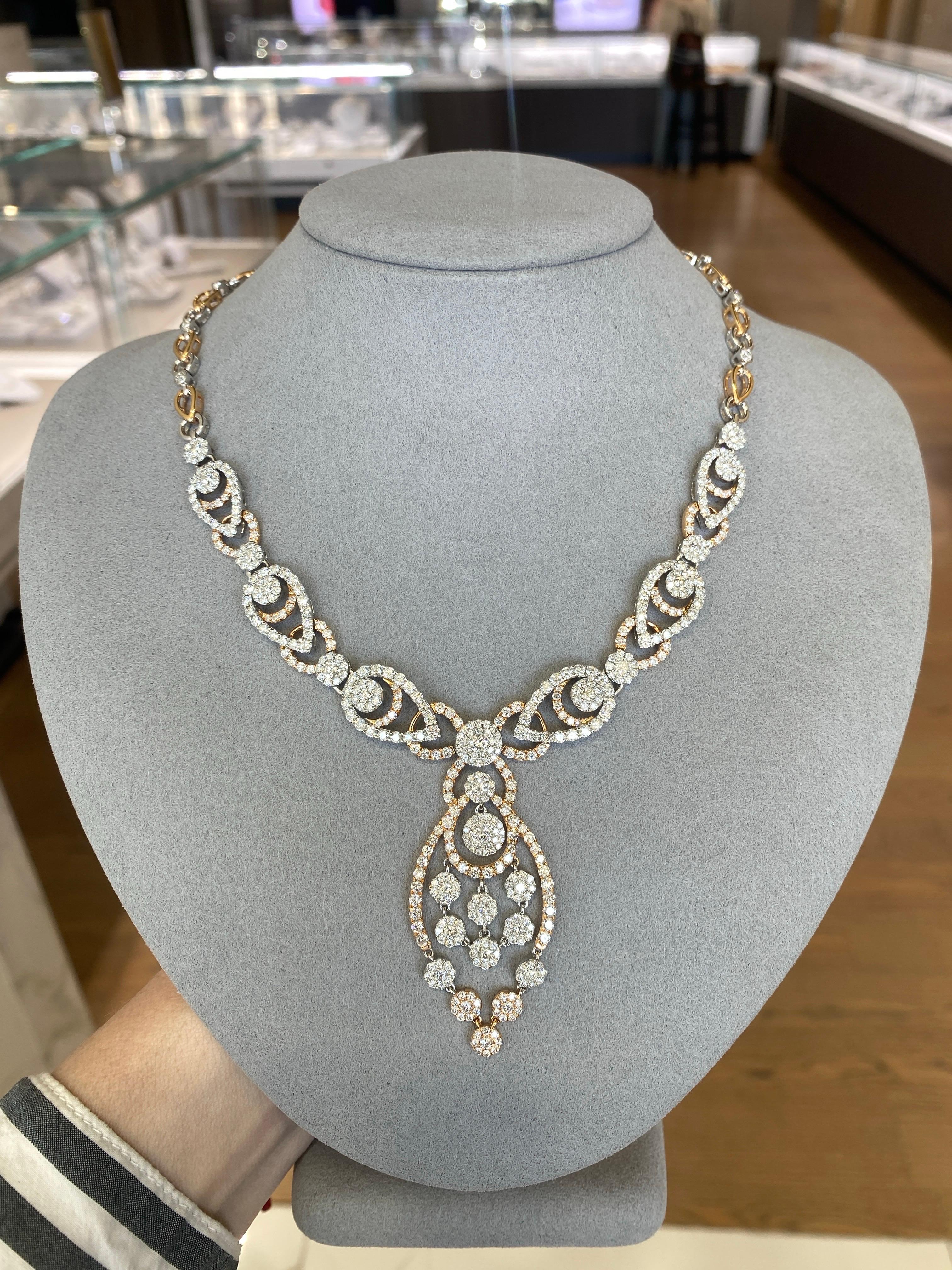 Collana con ciondolo a vortice in oro bianco e rosa 18k con diamanti rotondi incastonati (18.00ctw) in vendita 13