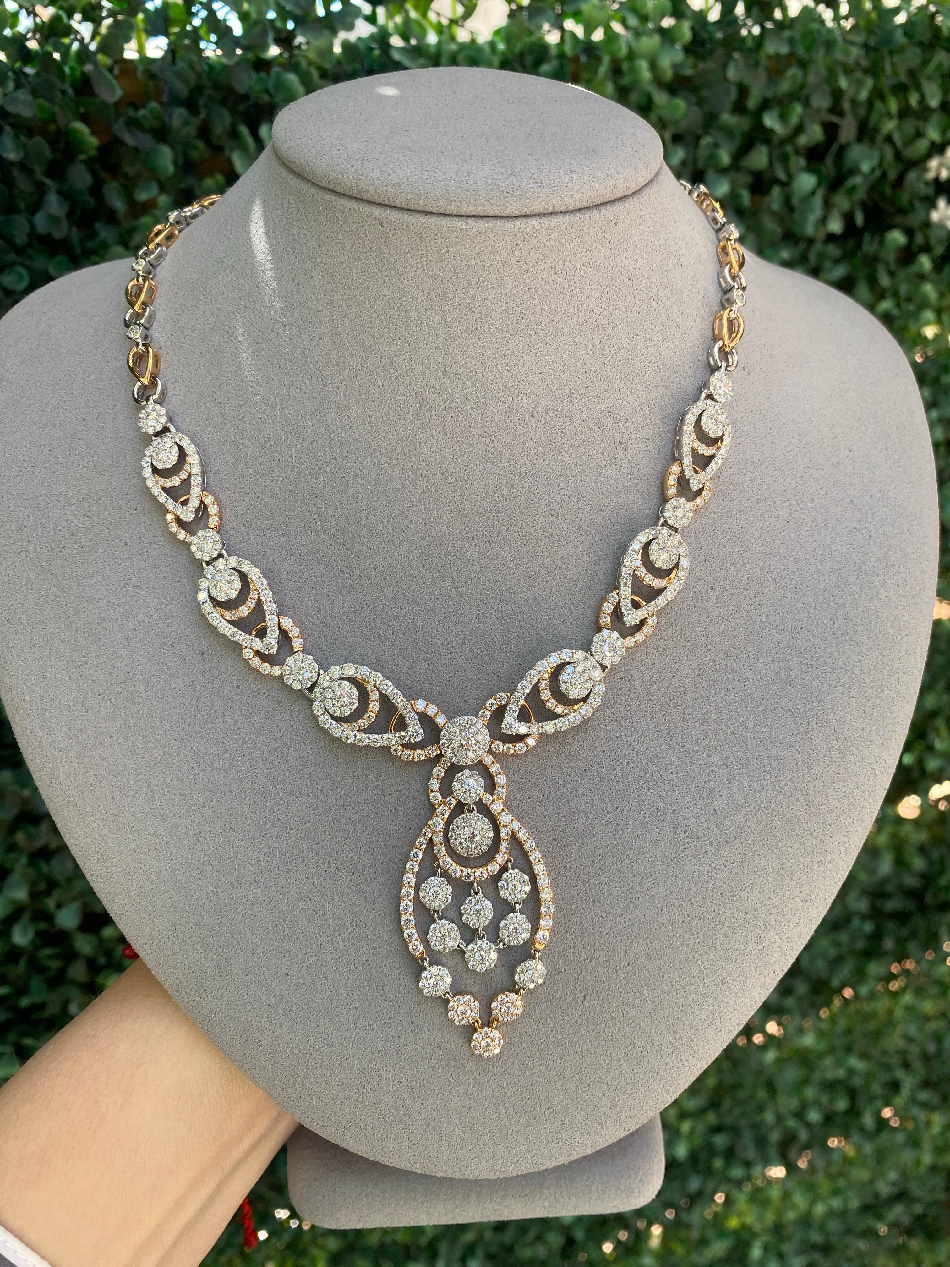 Collana con ciondolo a vortice in oro bianco e rosa 18k con diamanti rotondi incastonati (18.00ctw) in vendita 12