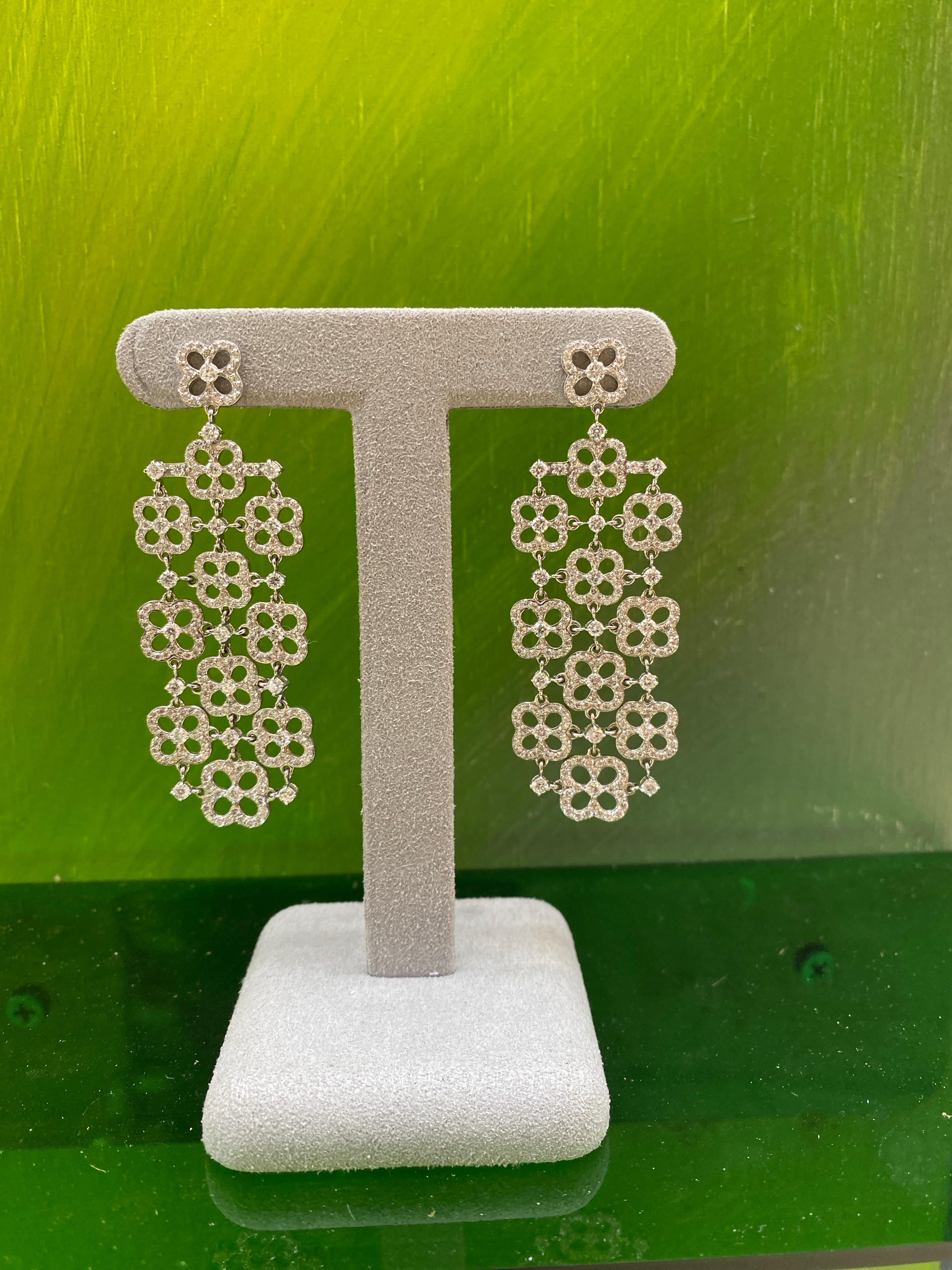 Pendientes de araña con forma de trébol de diamantes redondos naturales de 4,73 ctw, oro blanco de 18k en venta 3