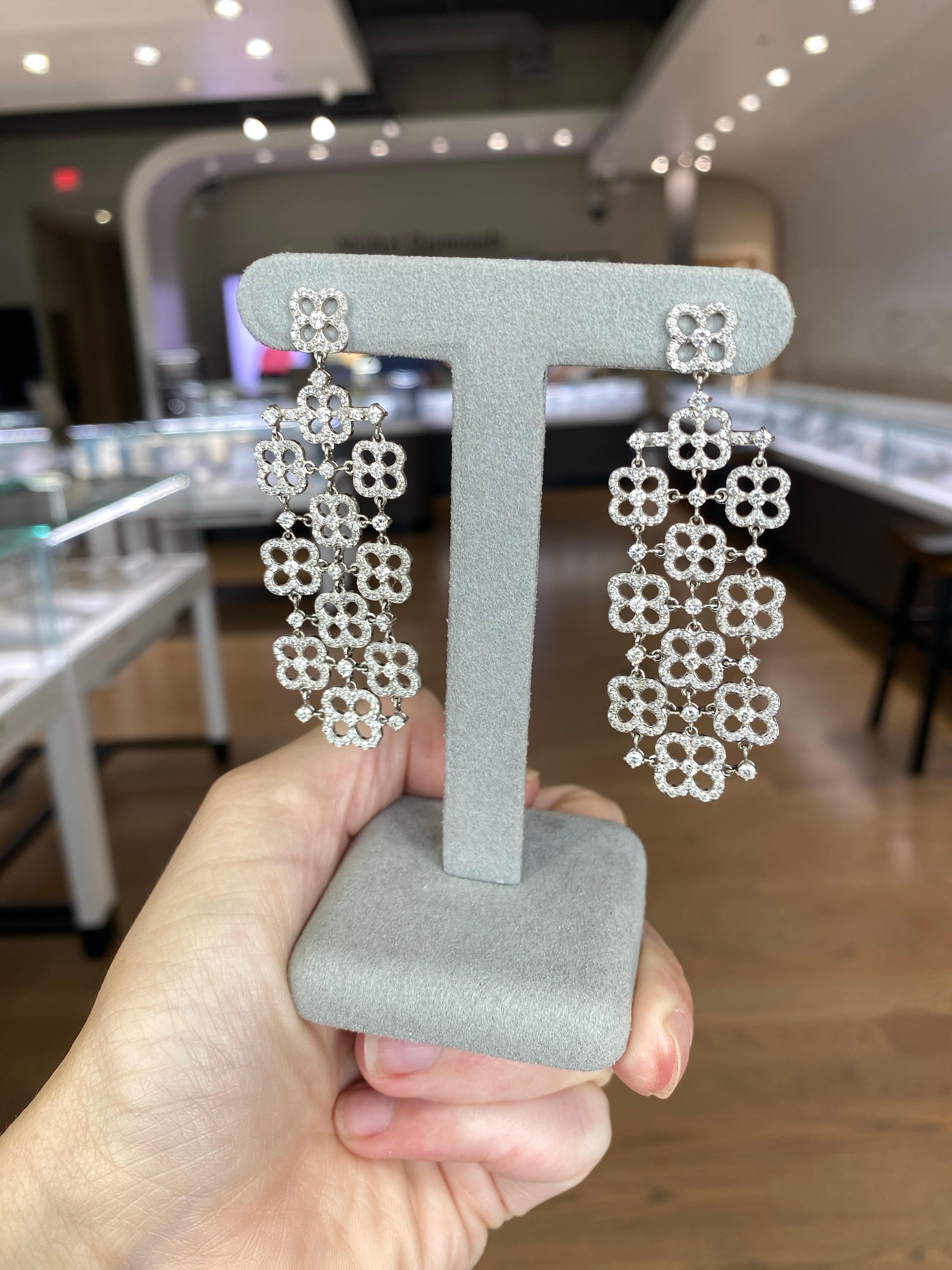 Pendientes de araña con forma de trébol de diamantes redondos naturales de 4,73 ctw, oro blanco de 18k en venta 5