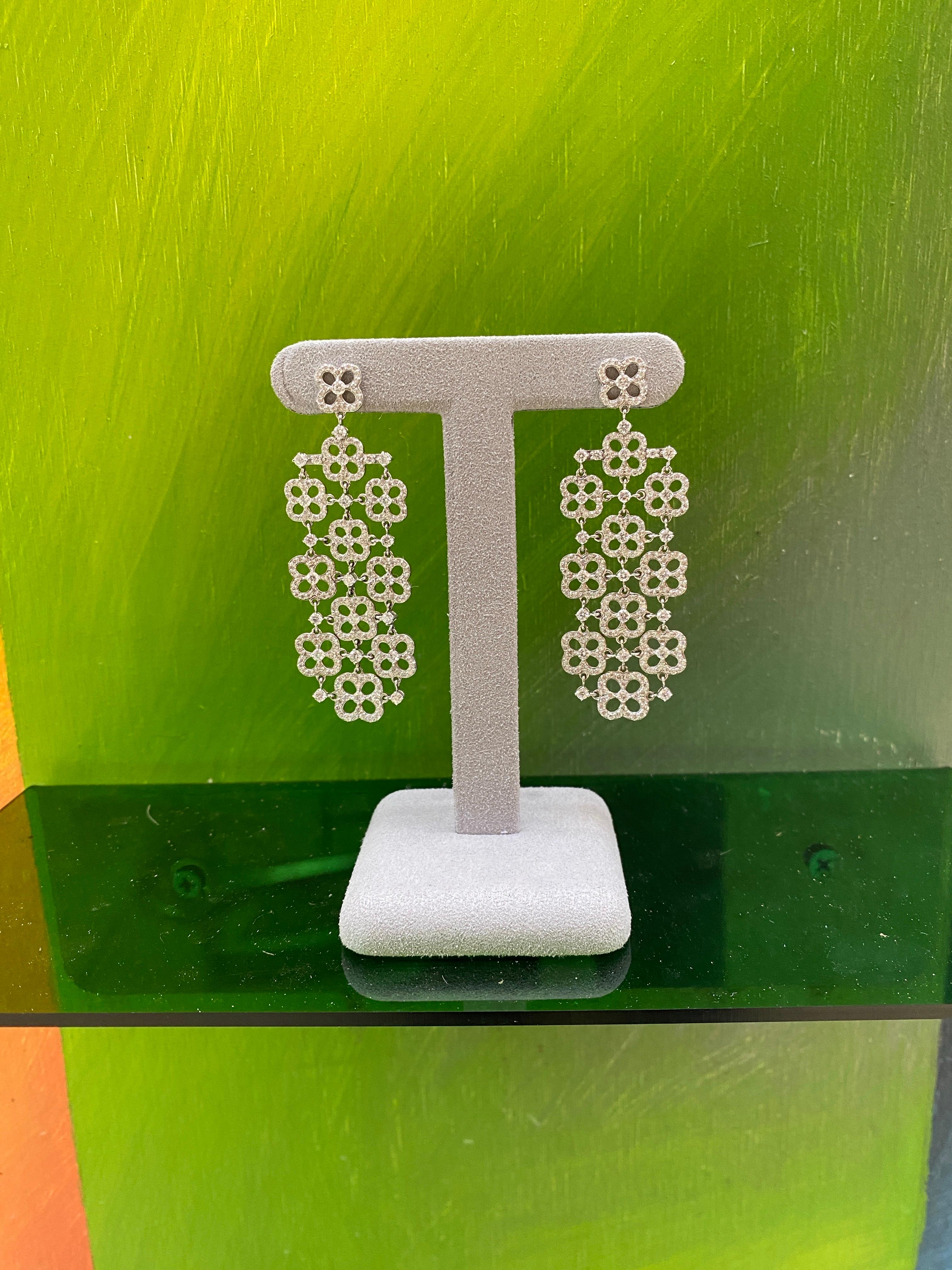 Pendientes de araña con forma de trébol de diamantes redondos naturales de 4,73 ctw, oro blanco de 18k en venta 6