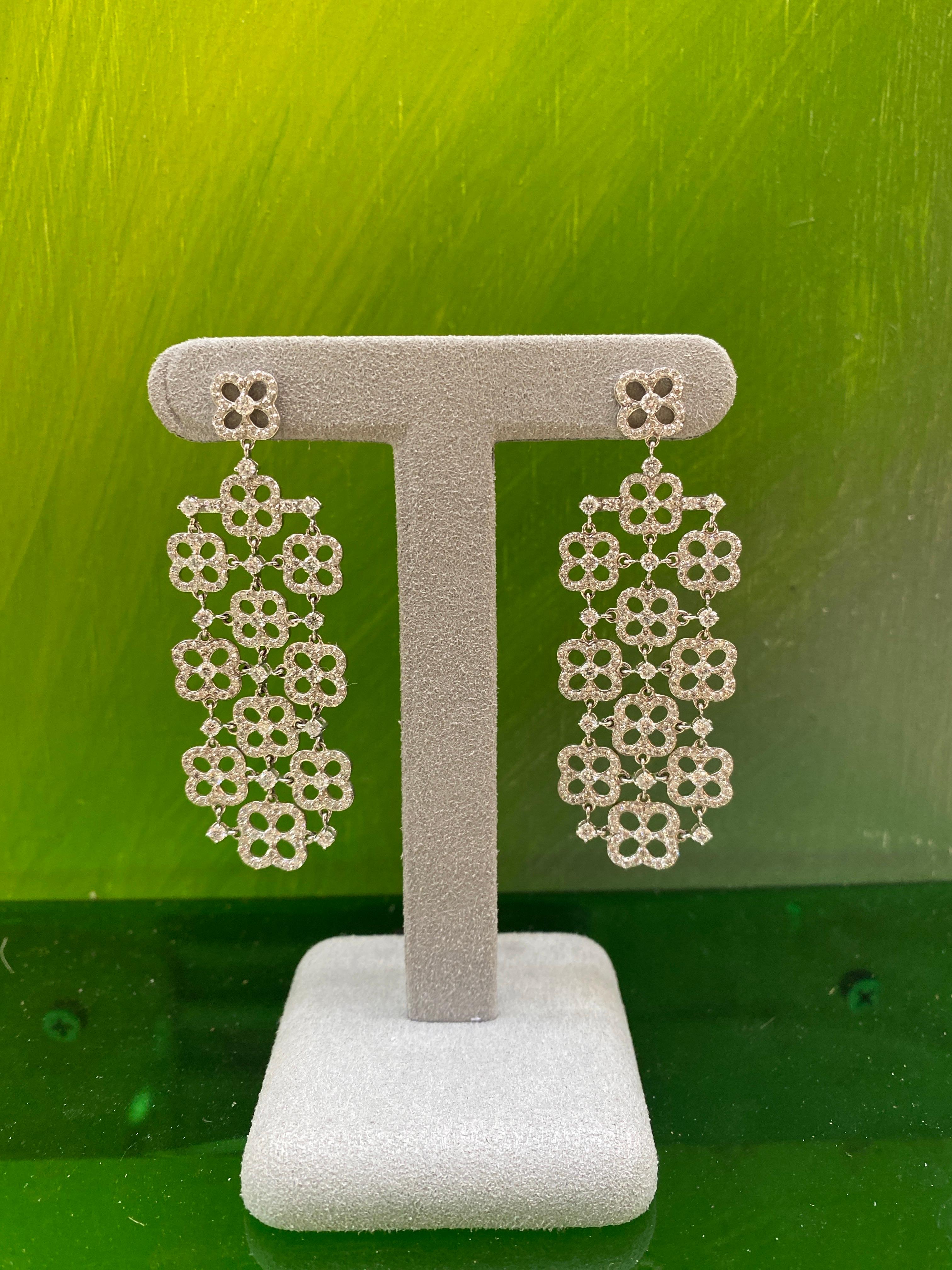 Pendientes de araña con forma de trébol de diamantes redondos naturales de 4,73 ctw, oro blanco de 18k en venta 7