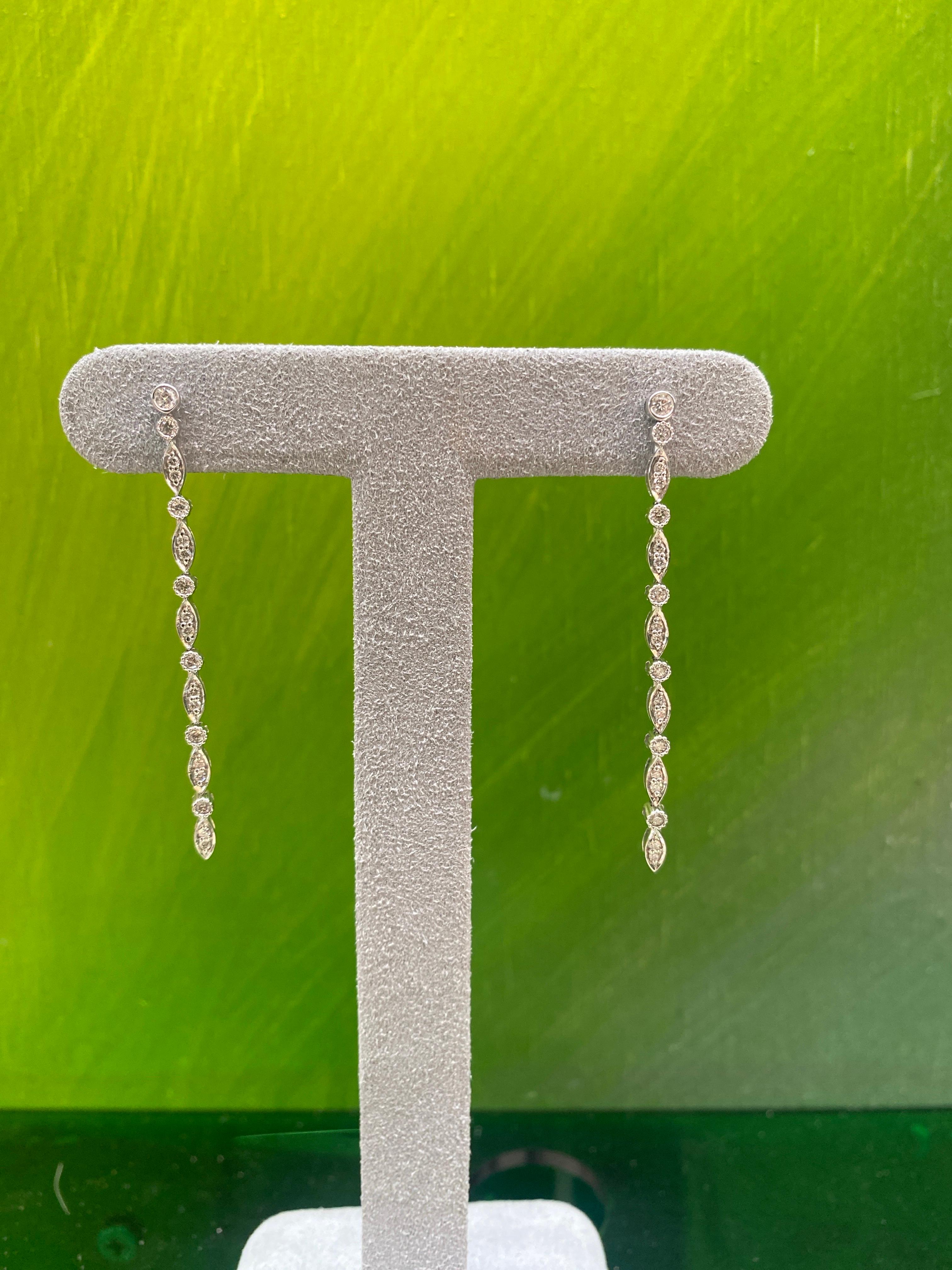 14 Karat Weißgold Ohrhänger mit natürlichen Diamanten im Angebot 5