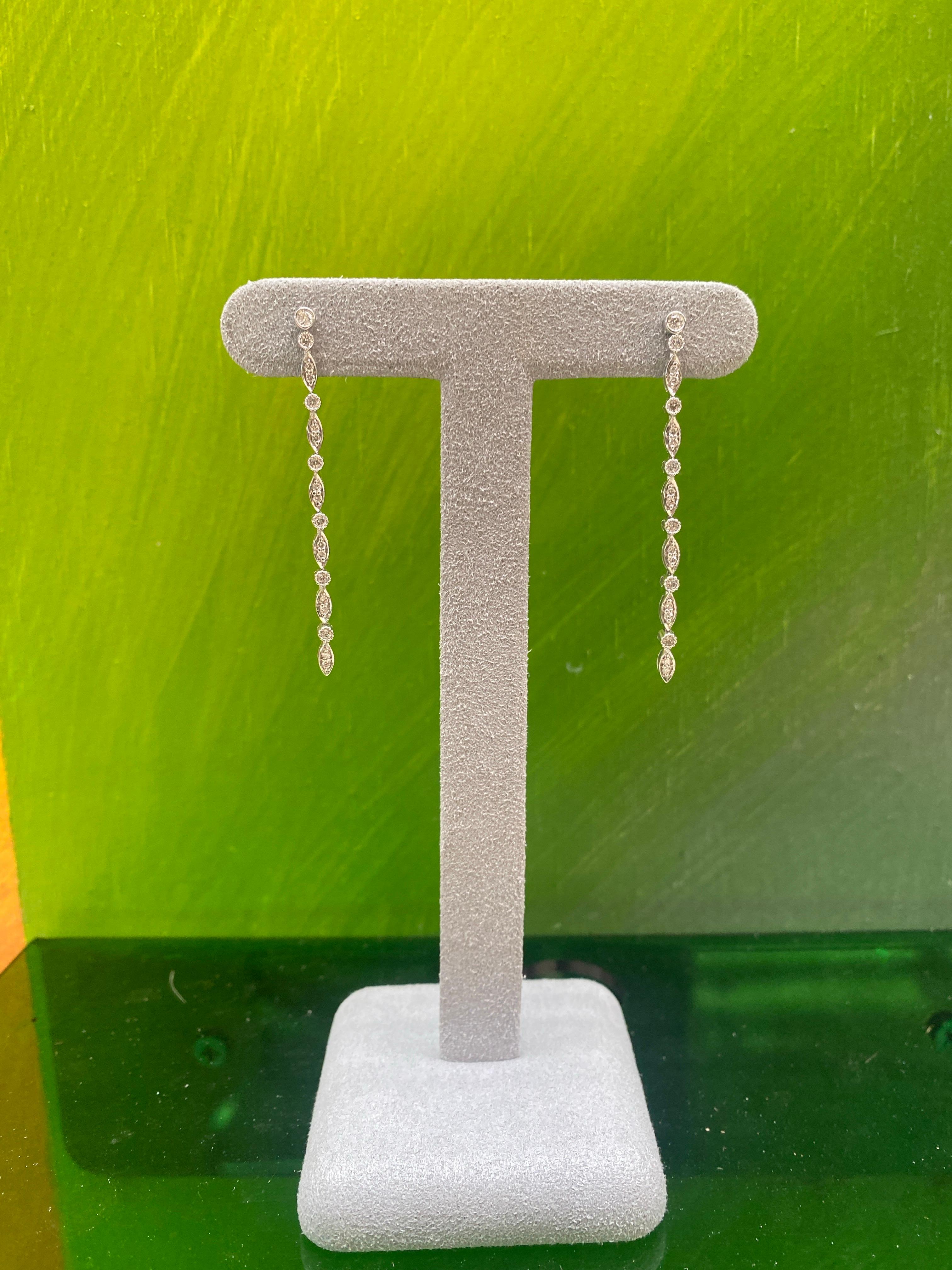 14 Karat Weißgold Ohrhänger mit natürlichen Diamanten im Angebot 12