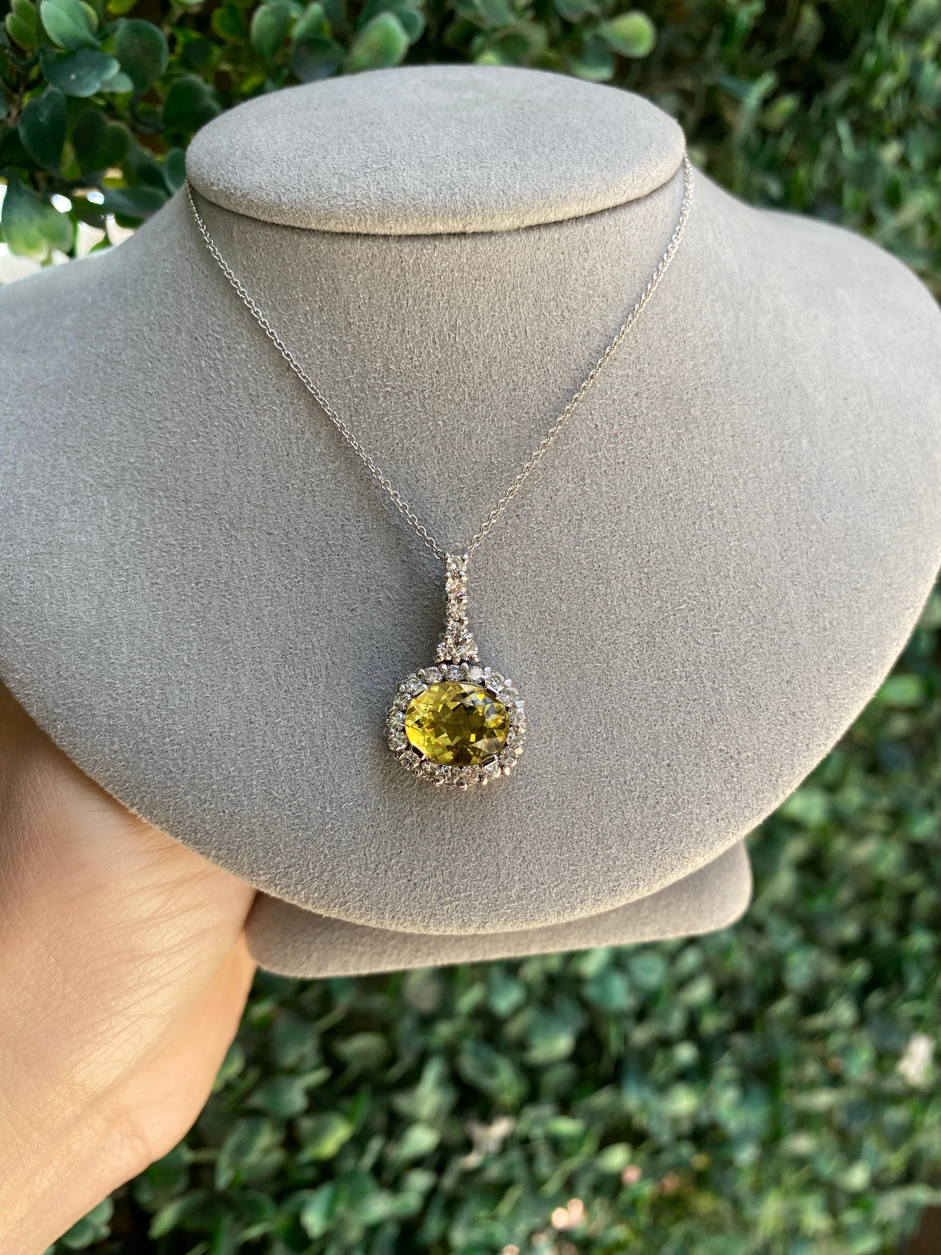 Collar colgante de berilo dorado ovalado de 2,28 quilates con diamantes redondos de 0,69 quilates en Nuevo estado para la venta en Houston, TX