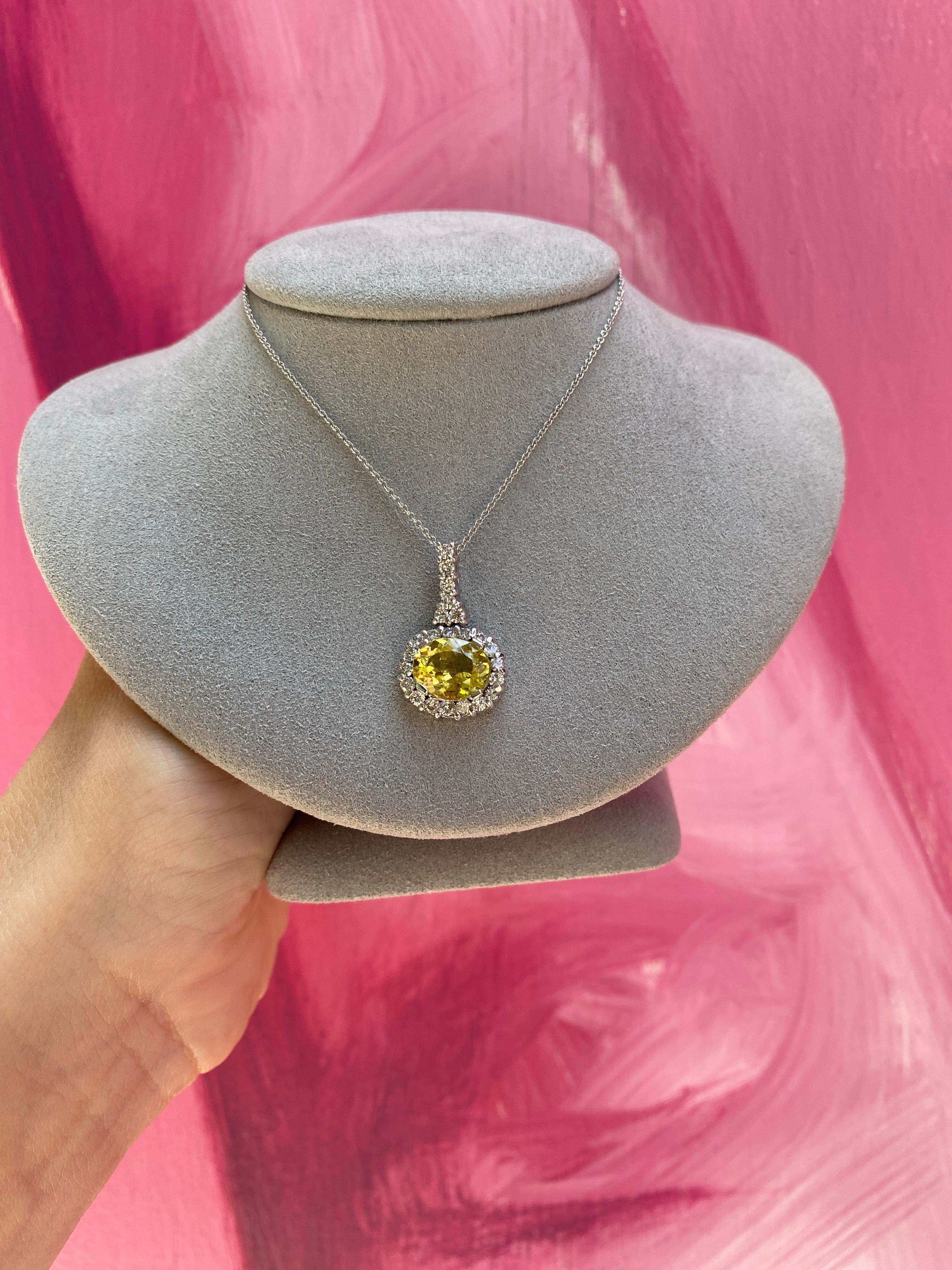 Collar colgante de berilo dorado ovalado de 2,28 quilates con diamantes redondos de 0,69 quilates en venta 2