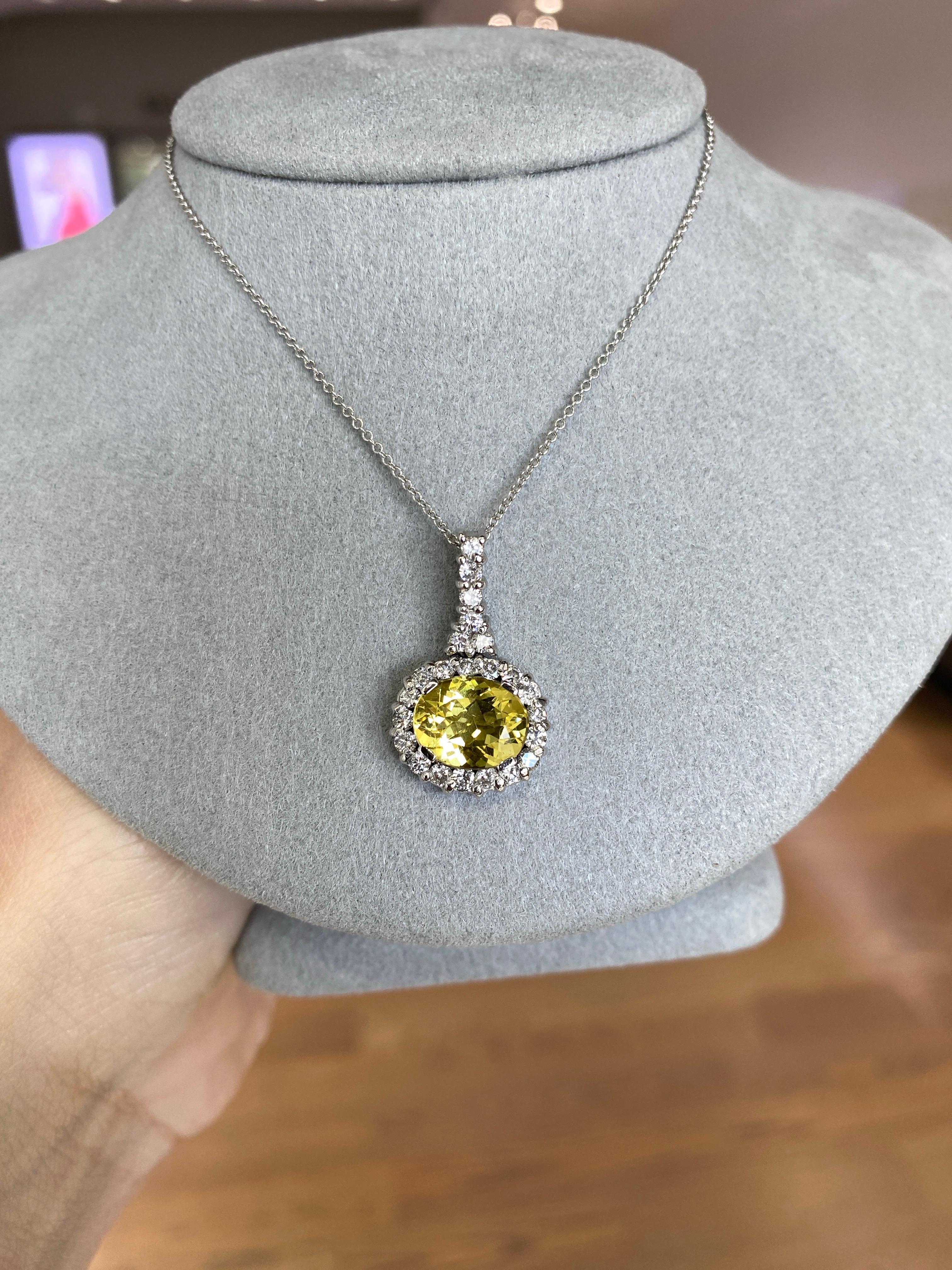 Collar colgante de berilo dorado ovalado de 2,28 quilates con diamantes redondos de 0,69 quilates en venta 3
