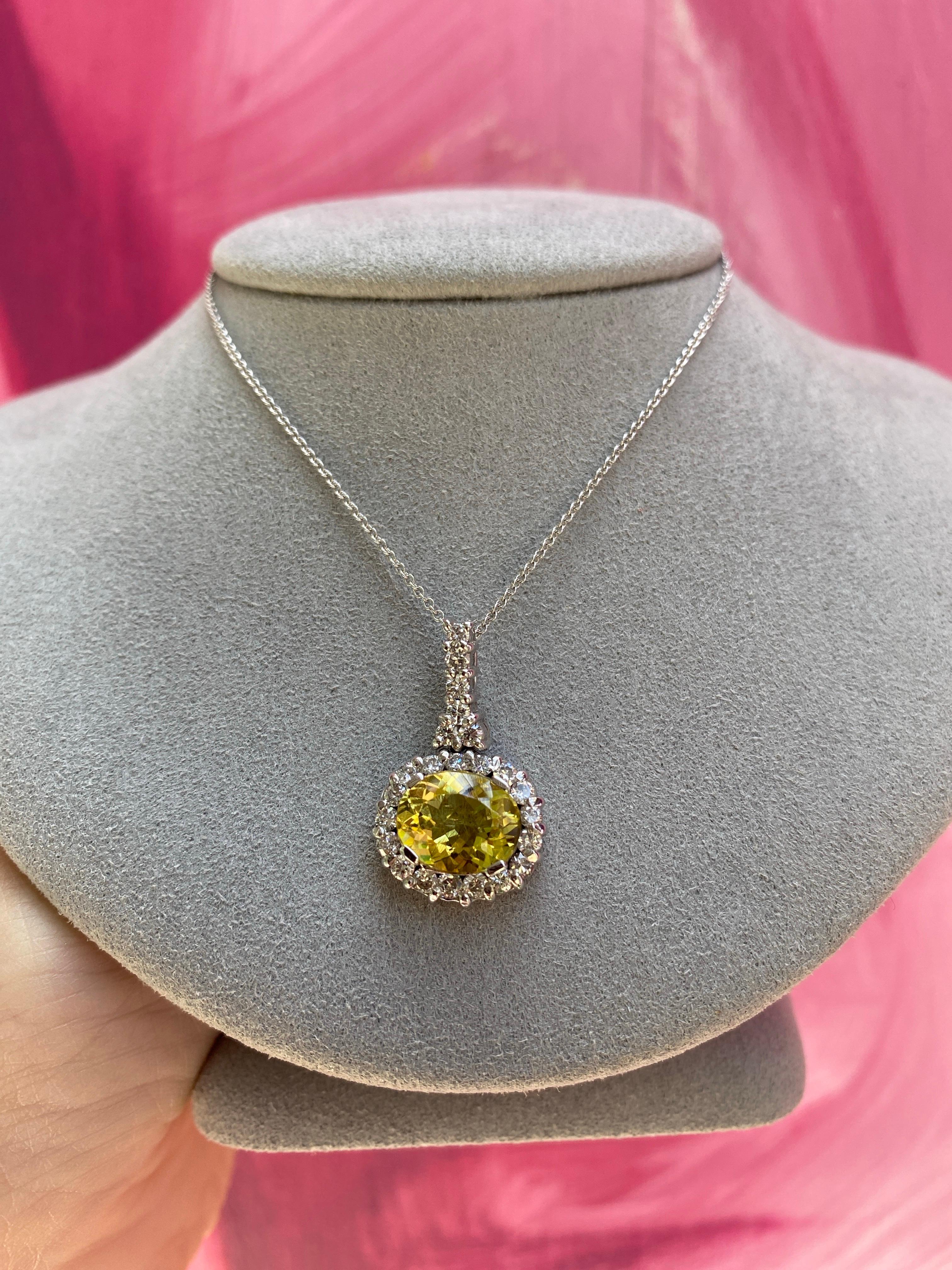 Collar colgante de berilo dorado ovalado de 2,28 quilates con diamantes redondos de 0,69 quilates en venta 4