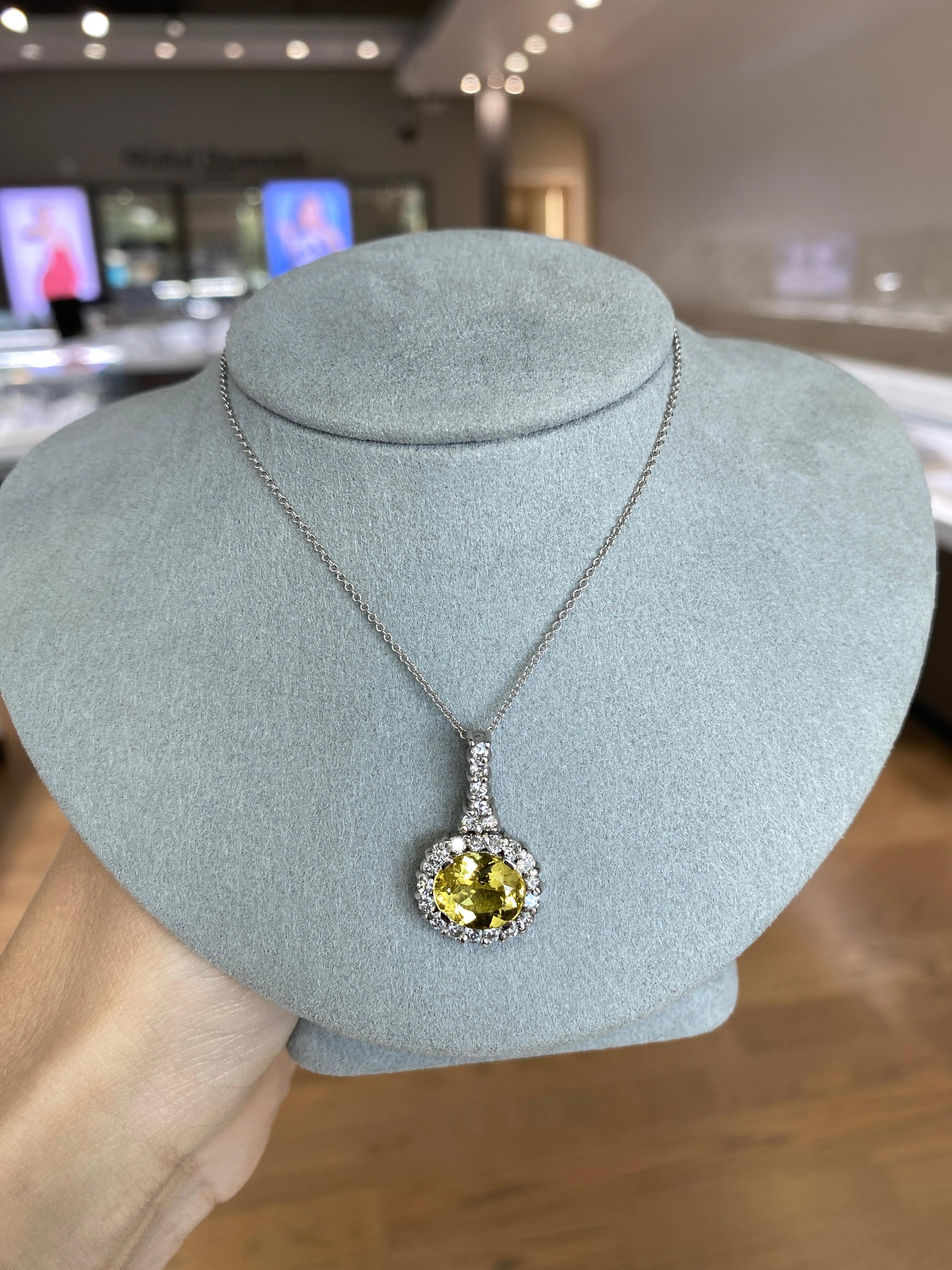 Collar colgante de berilo dorado ovalado de 2,28 quilates con diamantes redondos de 0,69 quilates en venta 6