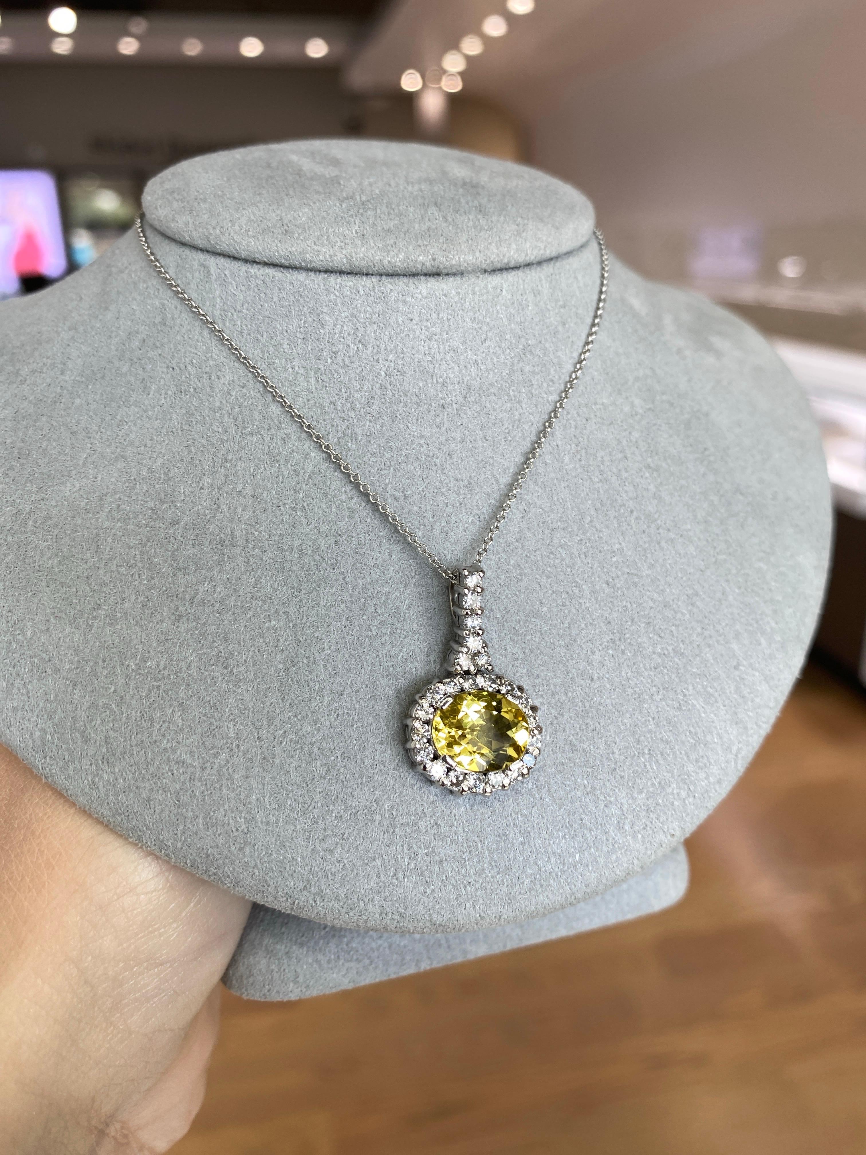 Collar colgante de berilo dorado ovalado de 2,28 quilates con diamantes redondos de 0,69 quilates en venta 7