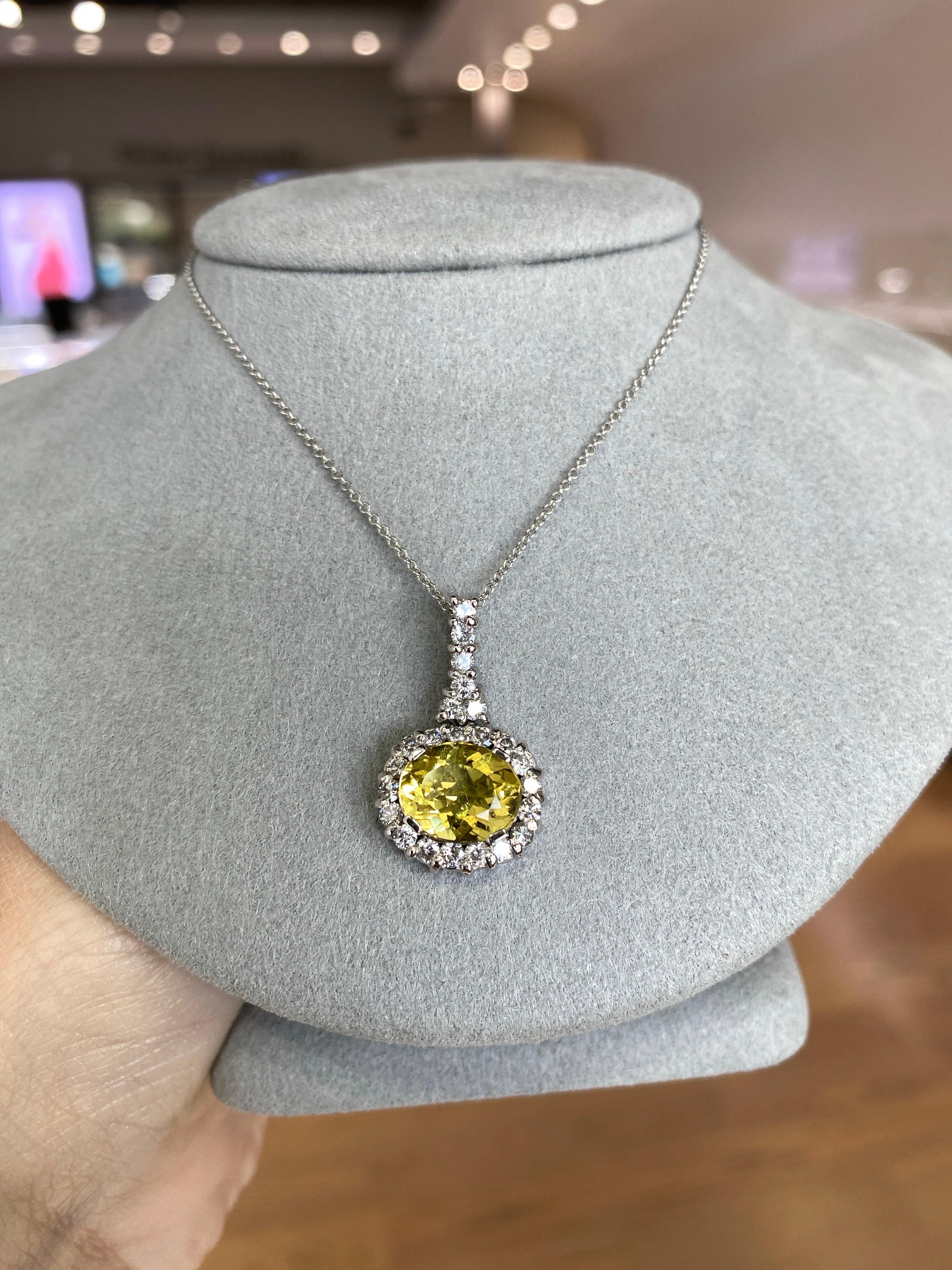 Collar colgante de berilo dorado ovalado de 2,28 quilates con diamantes redondos de 0,69 quilates en venta 8