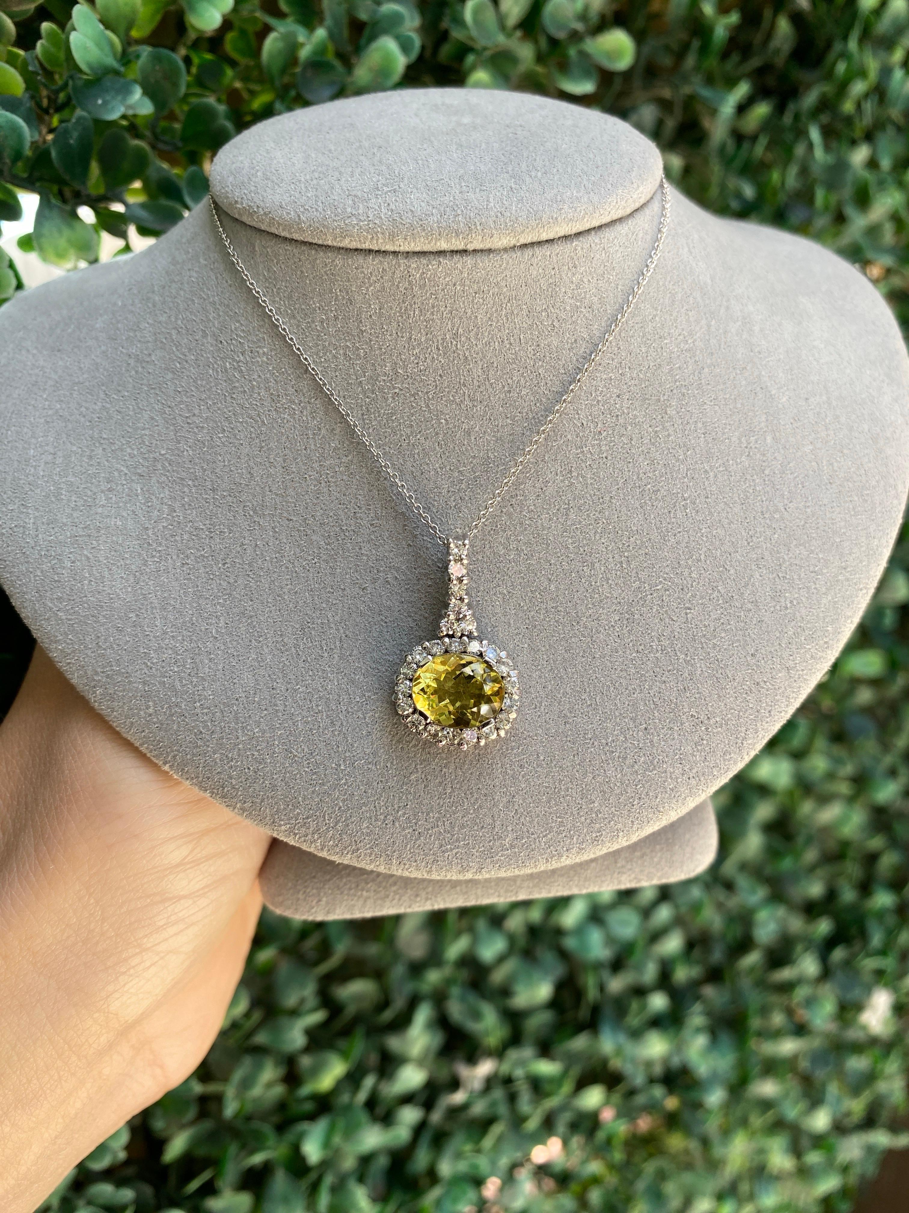 Collar colgante de berilo dorado ovalado de 2,28 quilates con diamantes redondos de 0,69 quilates en venta 12