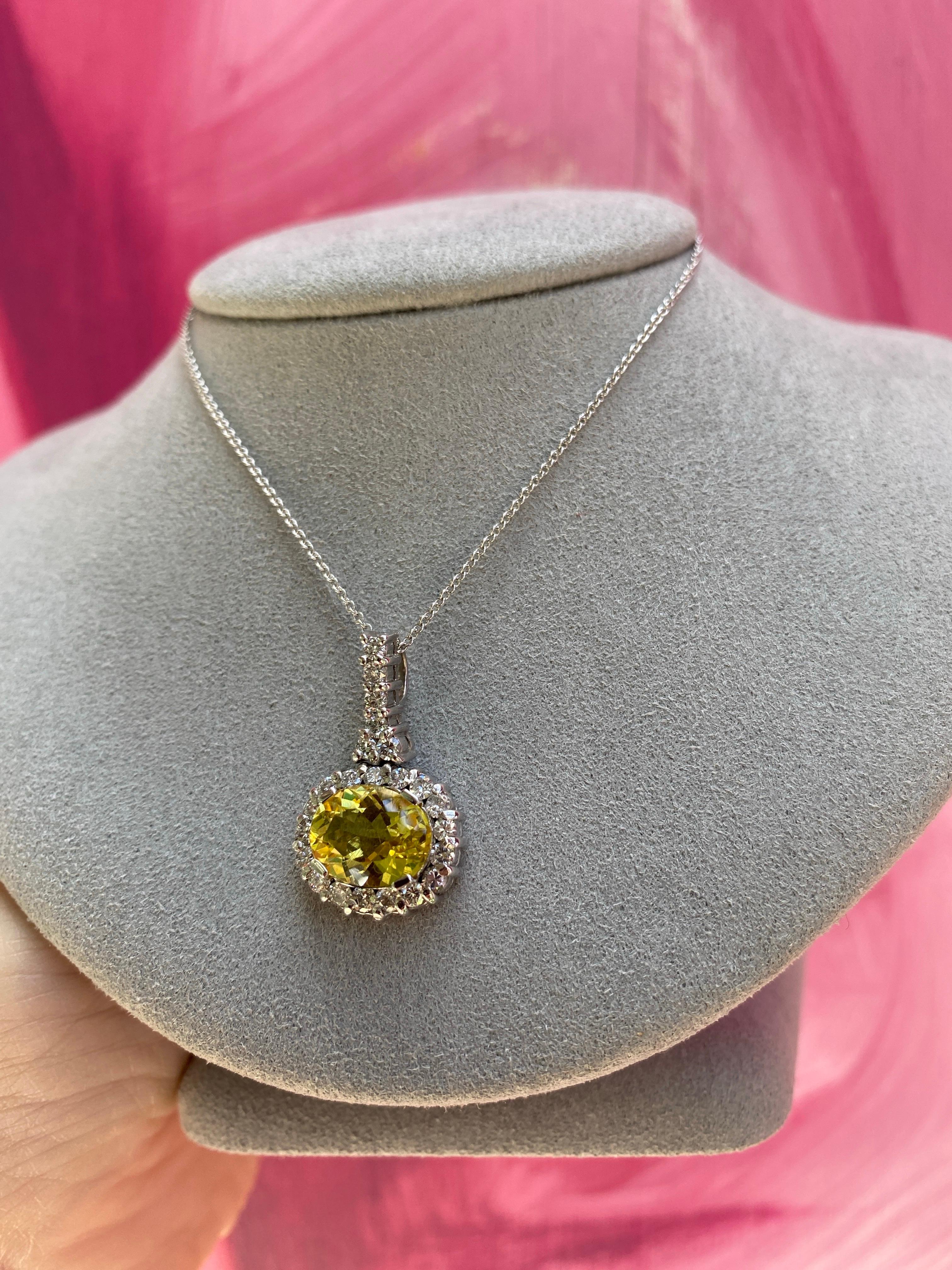 Collar colgante de berilo dorado ovalado de 2,28 quilates con diamantes redondos de 0,69 quilates en venta 9