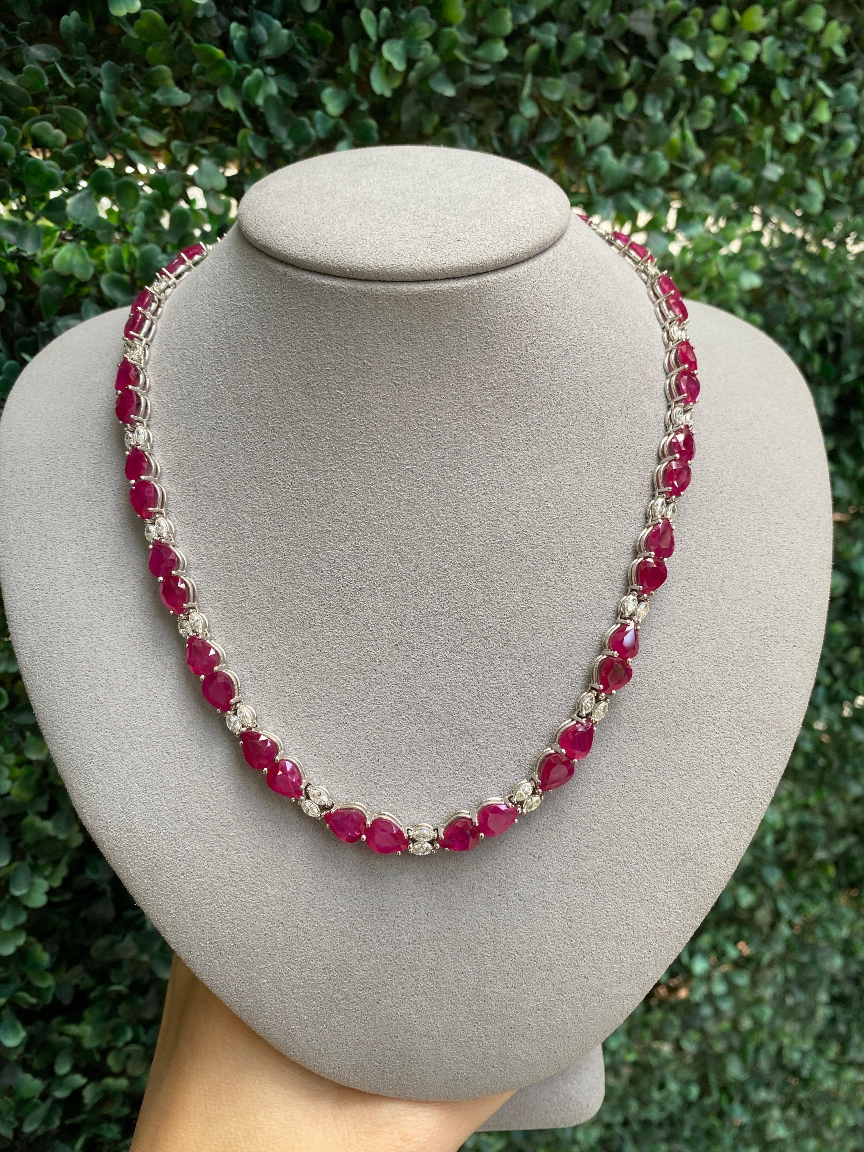 Collar de oro de 18 quilates con rubíes birmanos de 50,40 quilates en total y diamantes de 4,20 quilates en venta 5