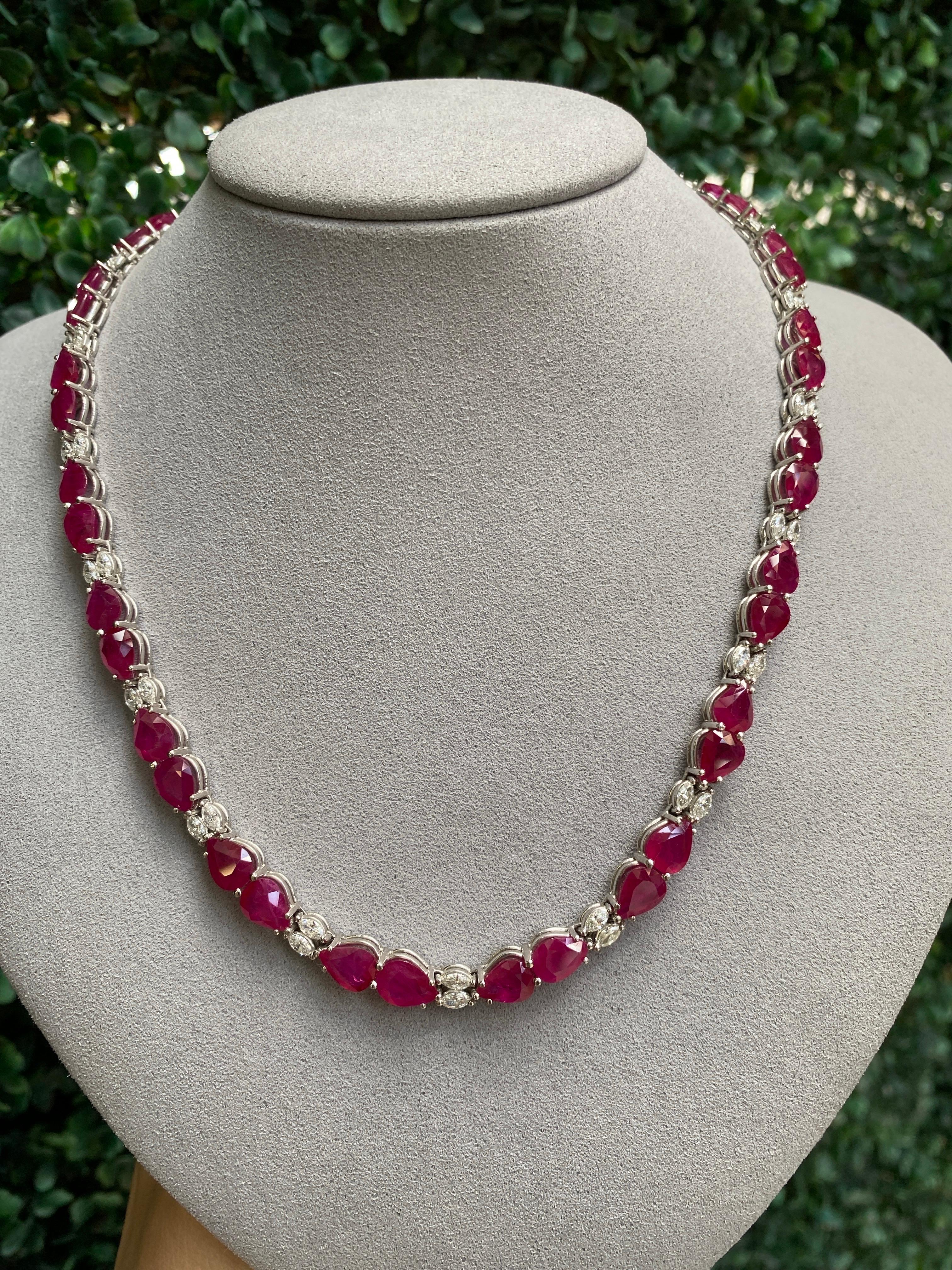 Collar de oro de 18 quilates con rubíes birmanos de 50,40 quilates en total y diamantes de 4,20 quilates en venta 8